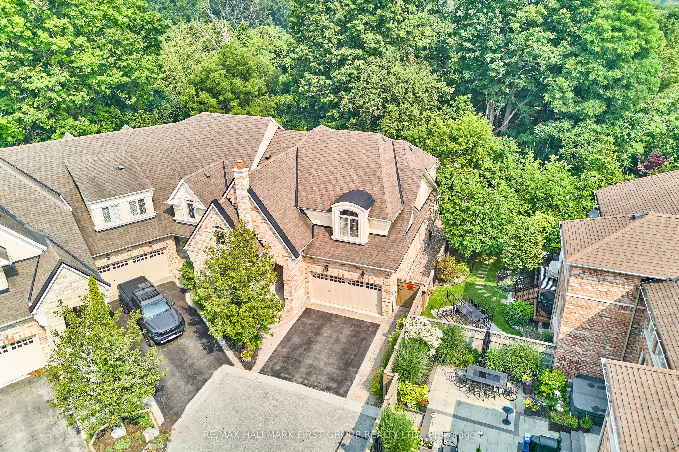 28 Illingworth Lane, Ajax, ON L1T 0L1