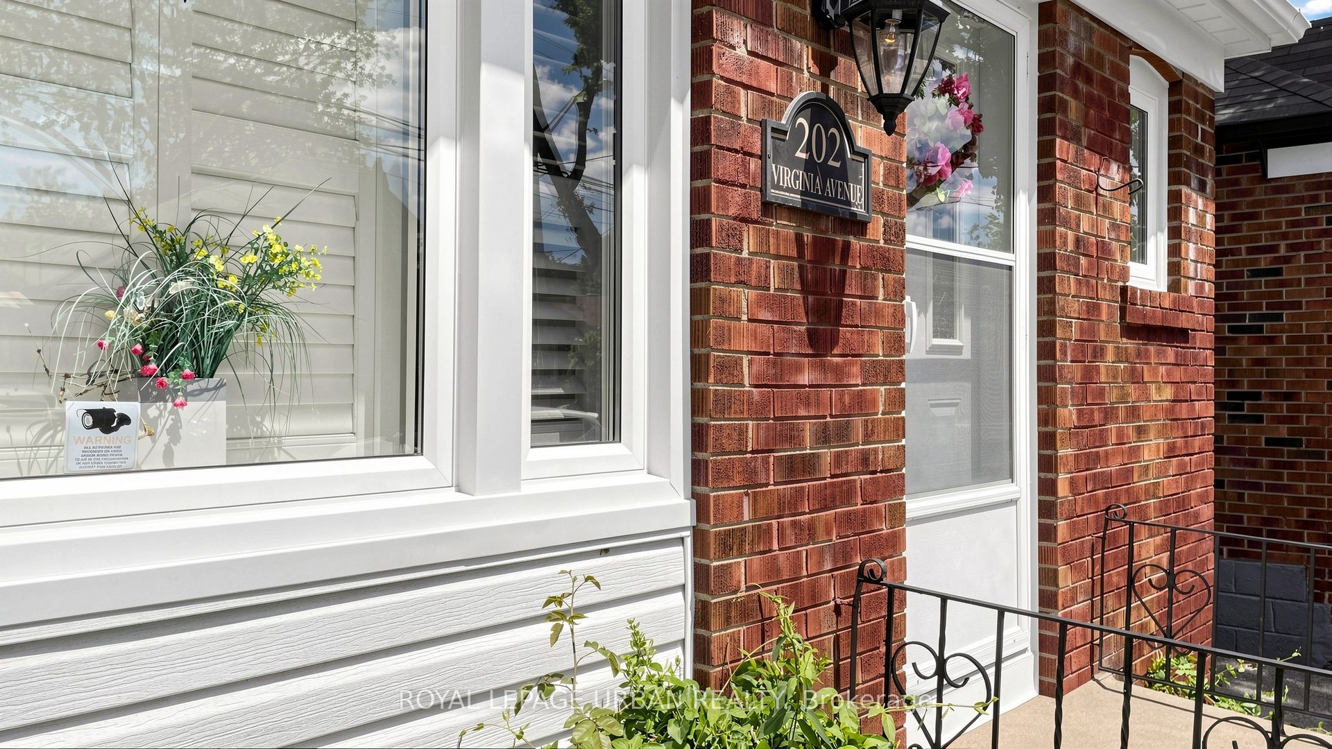 202 Virginia Avenue, Toronto, ON M4C 2T7 photo 3