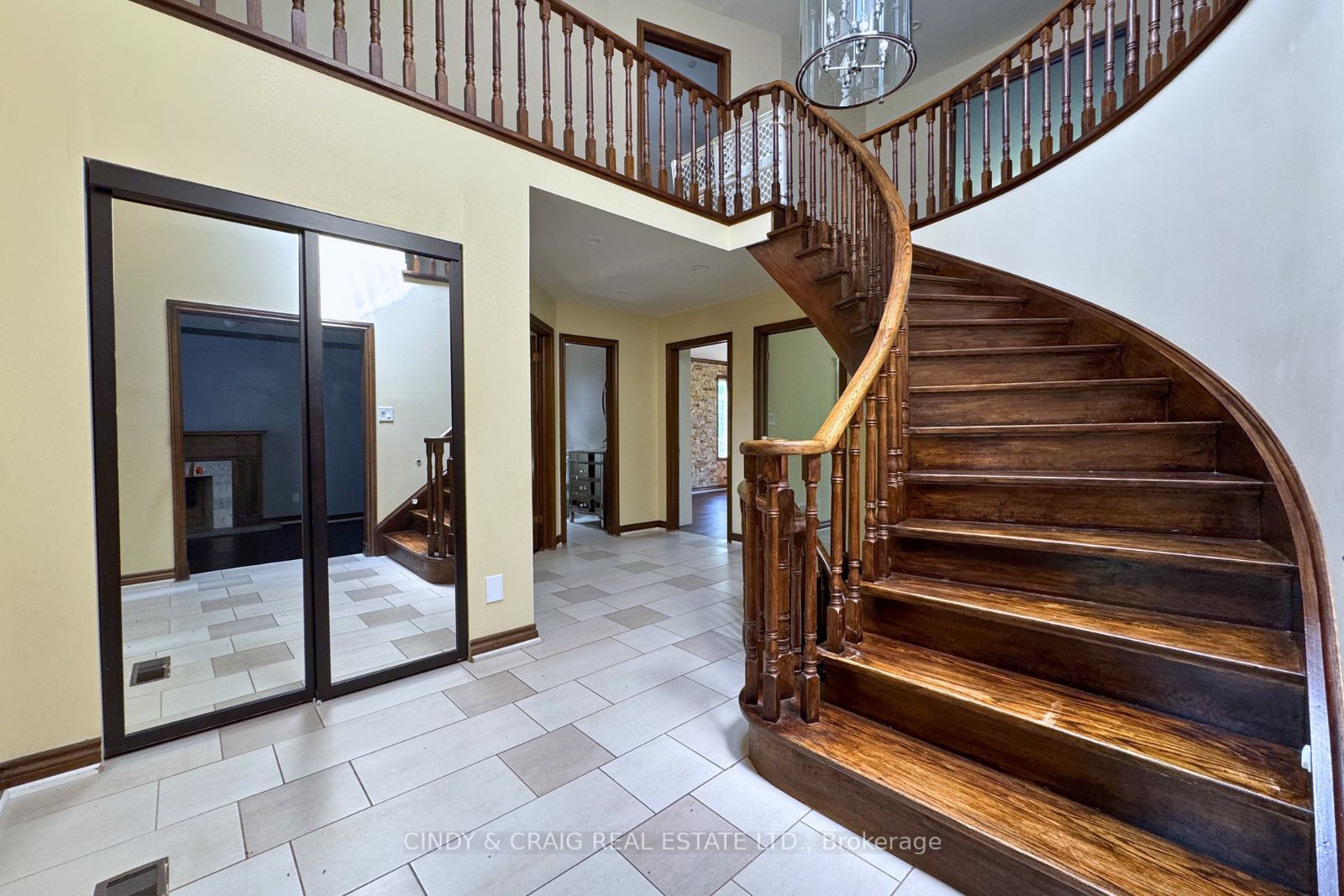1426 Highbush Trail, Pickering, ON L1V 1N5 photo 3