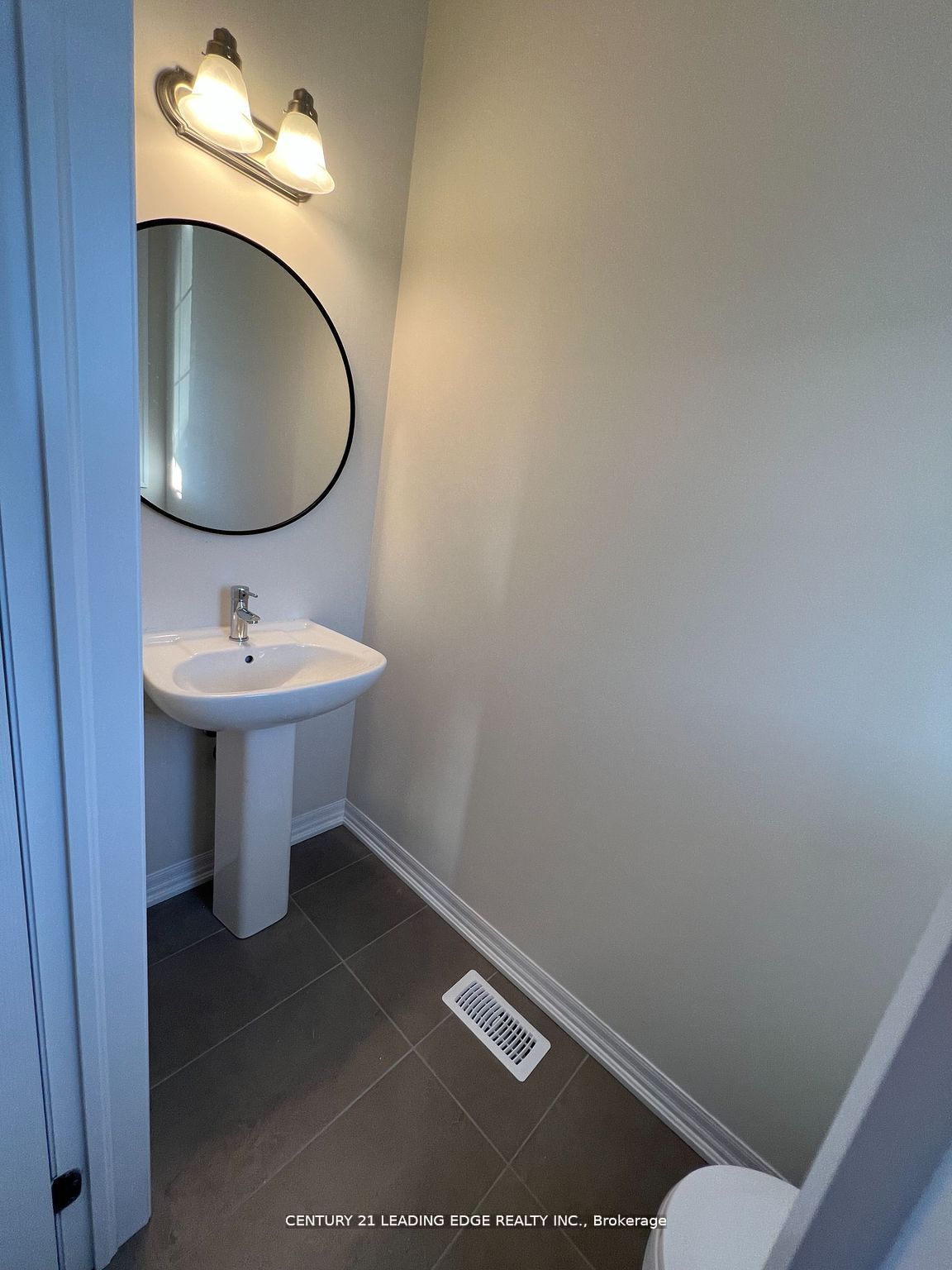 42 Ed Ewert Avenue, Clarington, ON L1B 0W9 photo 3