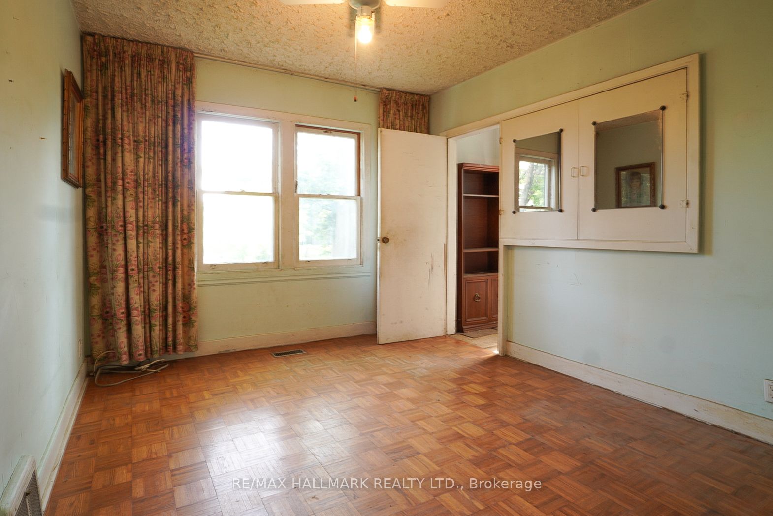 63 Highview Avenue, Toronto, ON M1N 2H4 photo 2