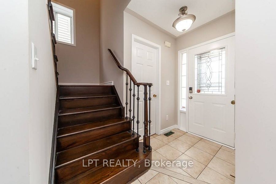 690 Brasswinds Trail, Oshawa, ON L1K 2Z1 photo 3