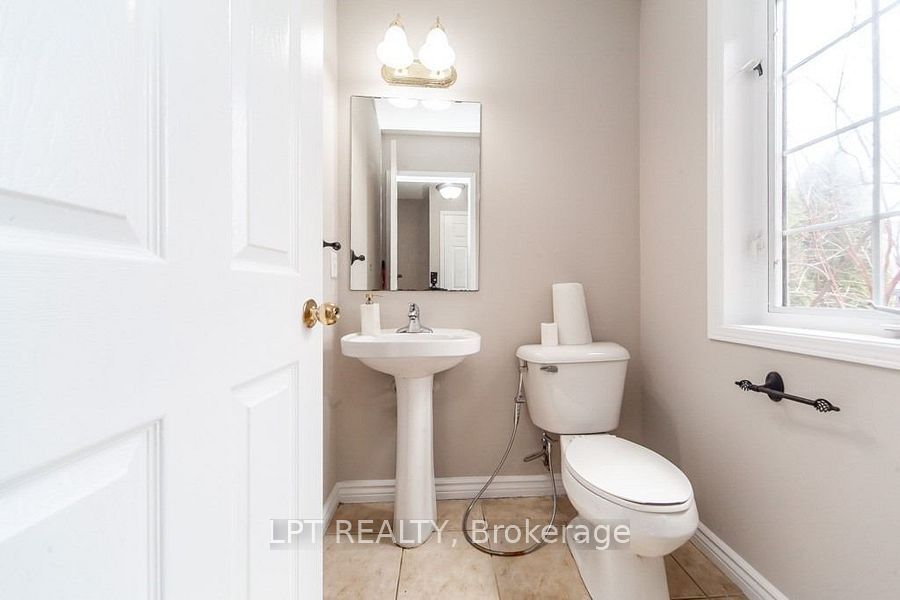 690 Brasswinds Trail, Oshawa, ON L1K 2Z1 photo 5