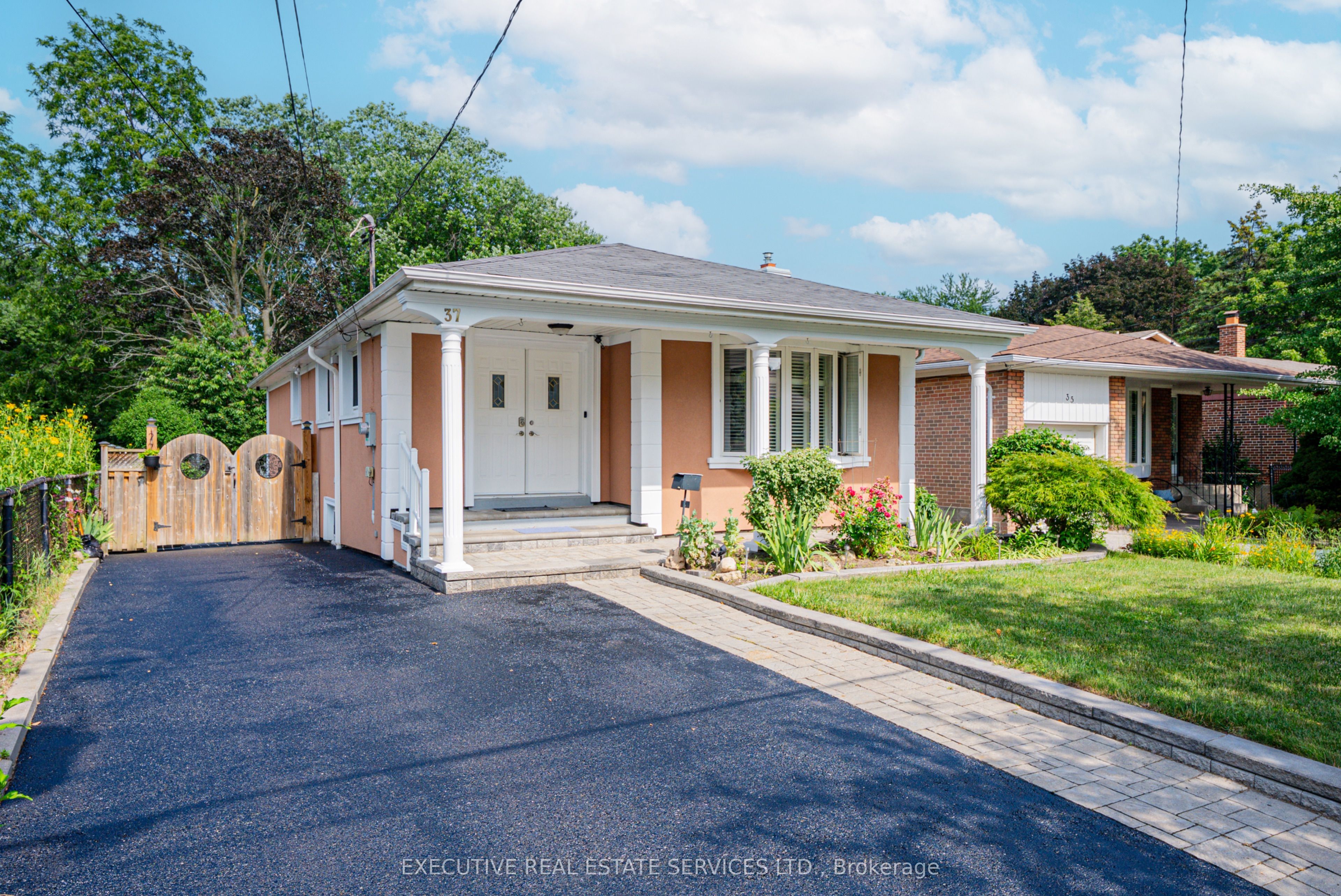 37 Ravenview Drive, Toronto, ON M1E 3L9 photo 2