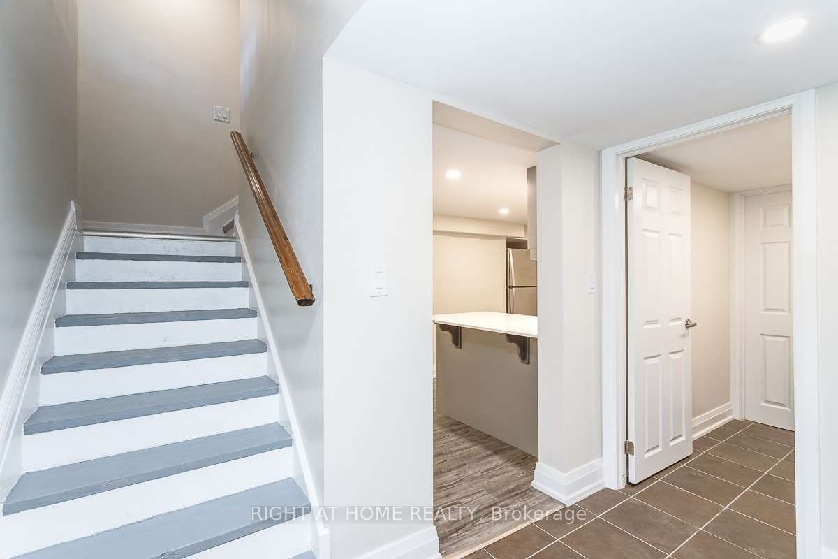 691 Simcoe Street N Unit C, Oshawa, ON L1G 4V6 photo 2