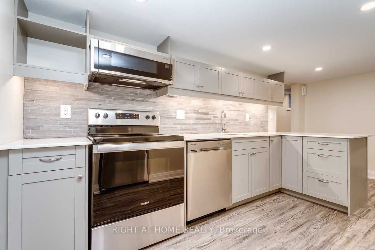 691 Simcoe Street N Unit C, Oshawa, ON L1G 4V6 photo 3