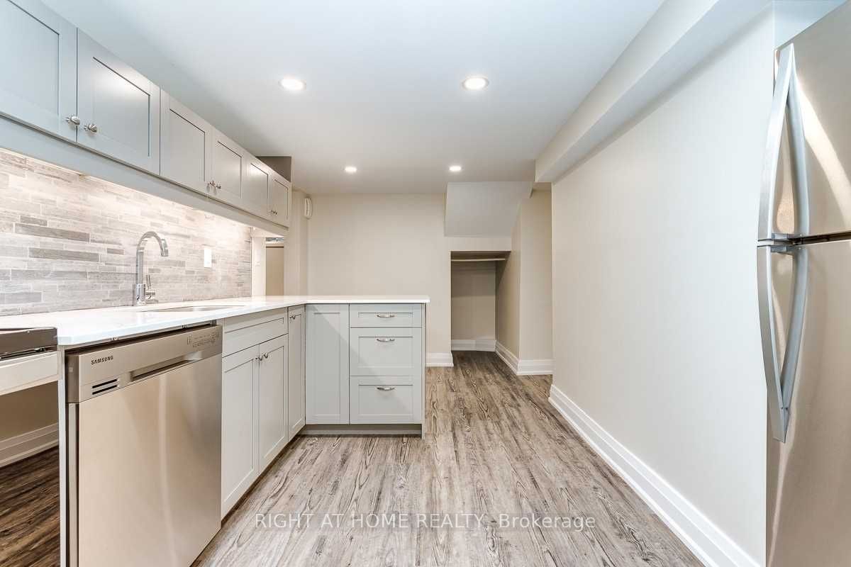 691 Simcoe Street N Unit C, Oshawa, ON L1G 4V6 photo 4