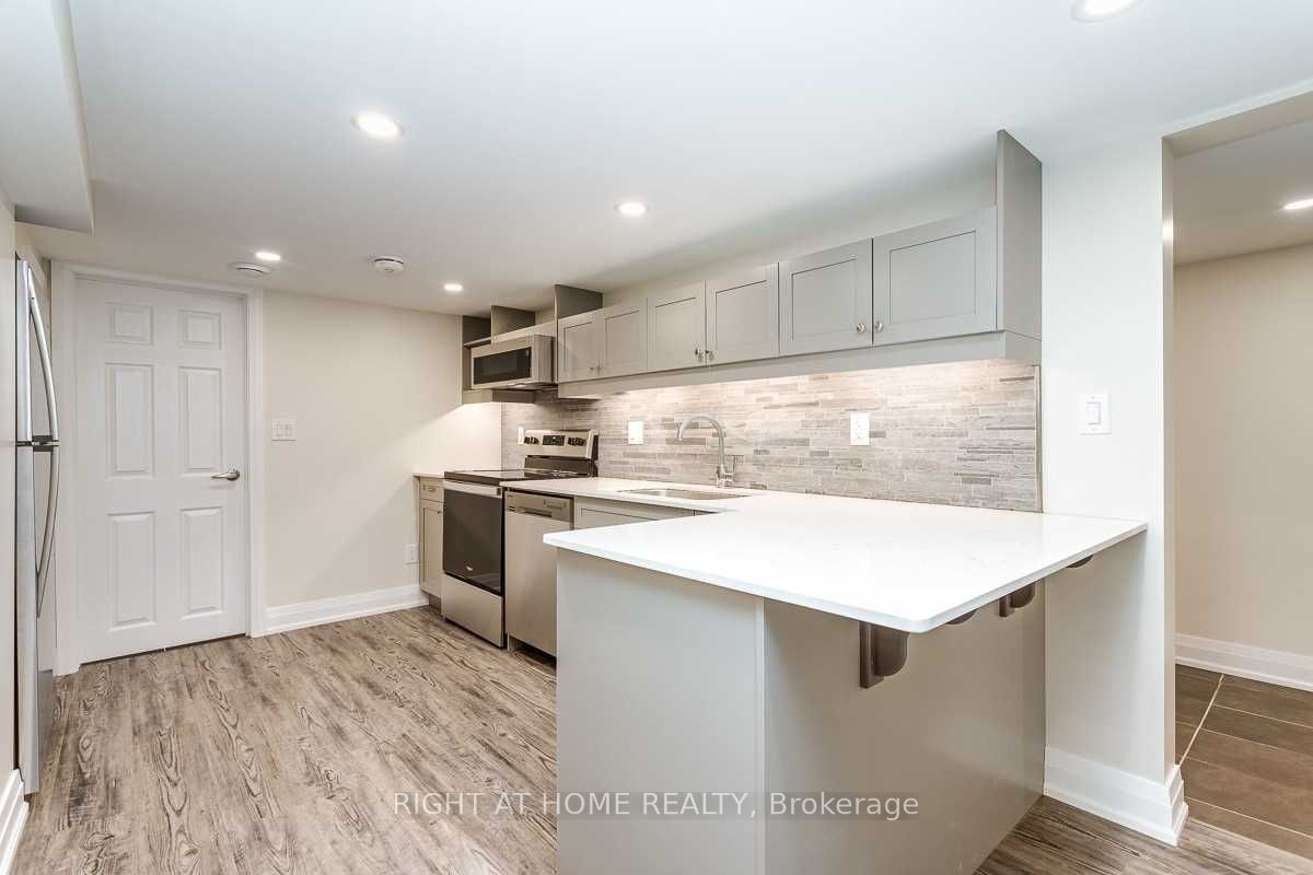 691 Simcoe Street N Unit C, Oshawa, ON L1G 4V6 photo 5