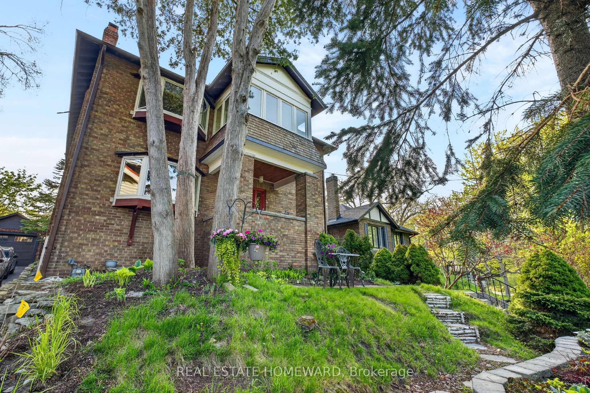 128 Glen Manor Drive, Toronto, ON M4E 2X6 photo 2
