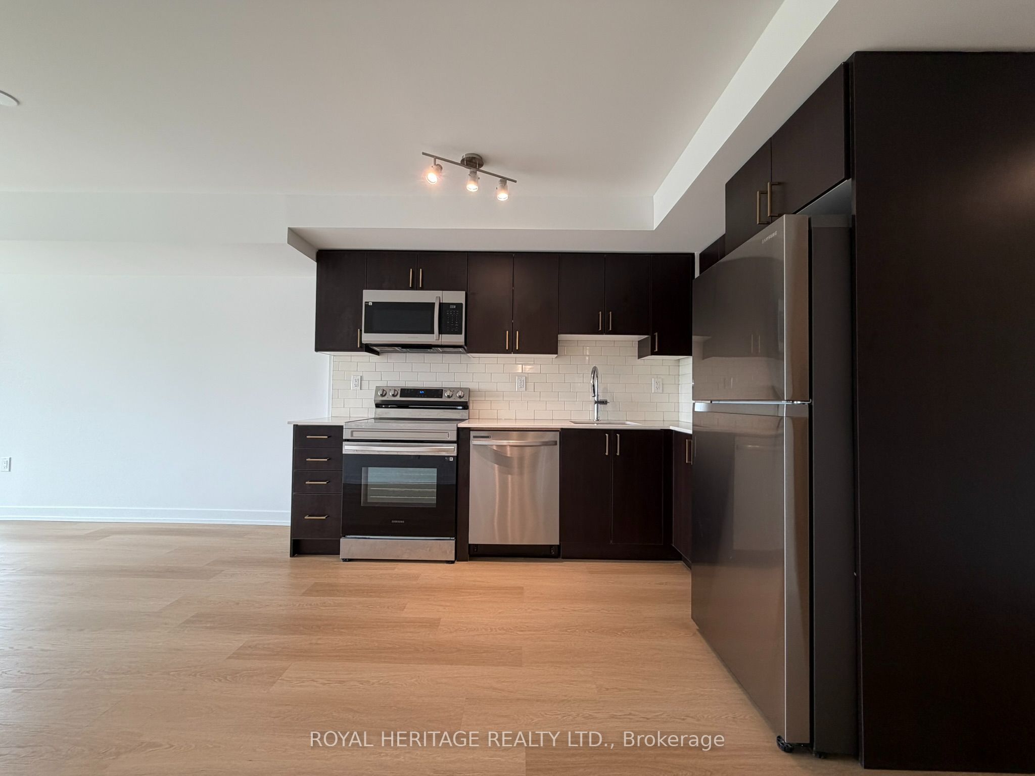 1435 Celebration Drive 304, Pickering, ON L1W 0C4 photo 4