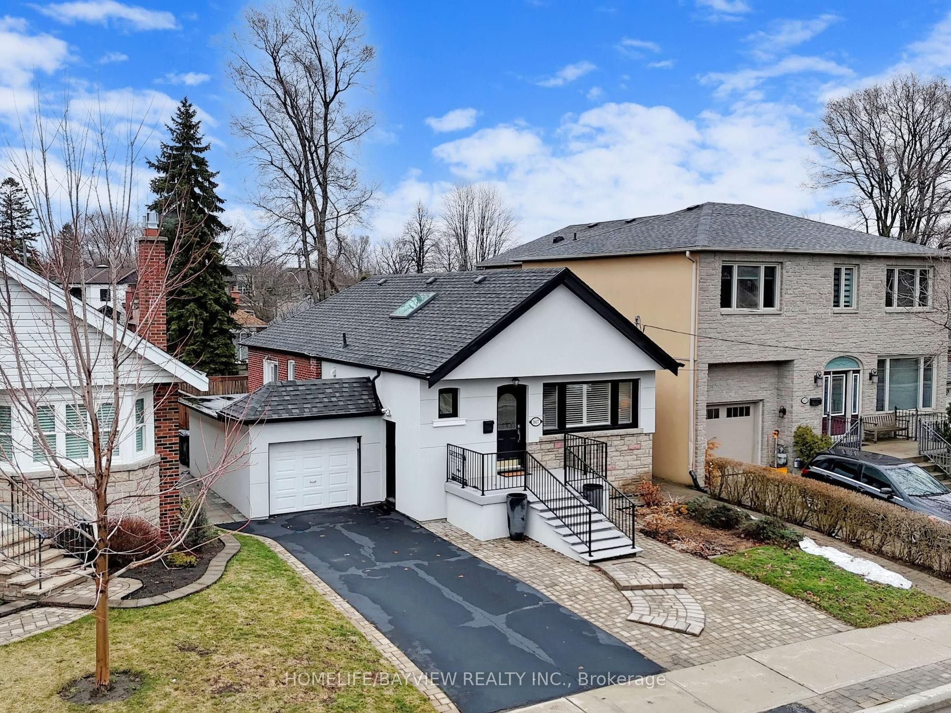 1607 Woodbine Heights Boulevard, Toronto, ON M4B 3A3 photo 2
