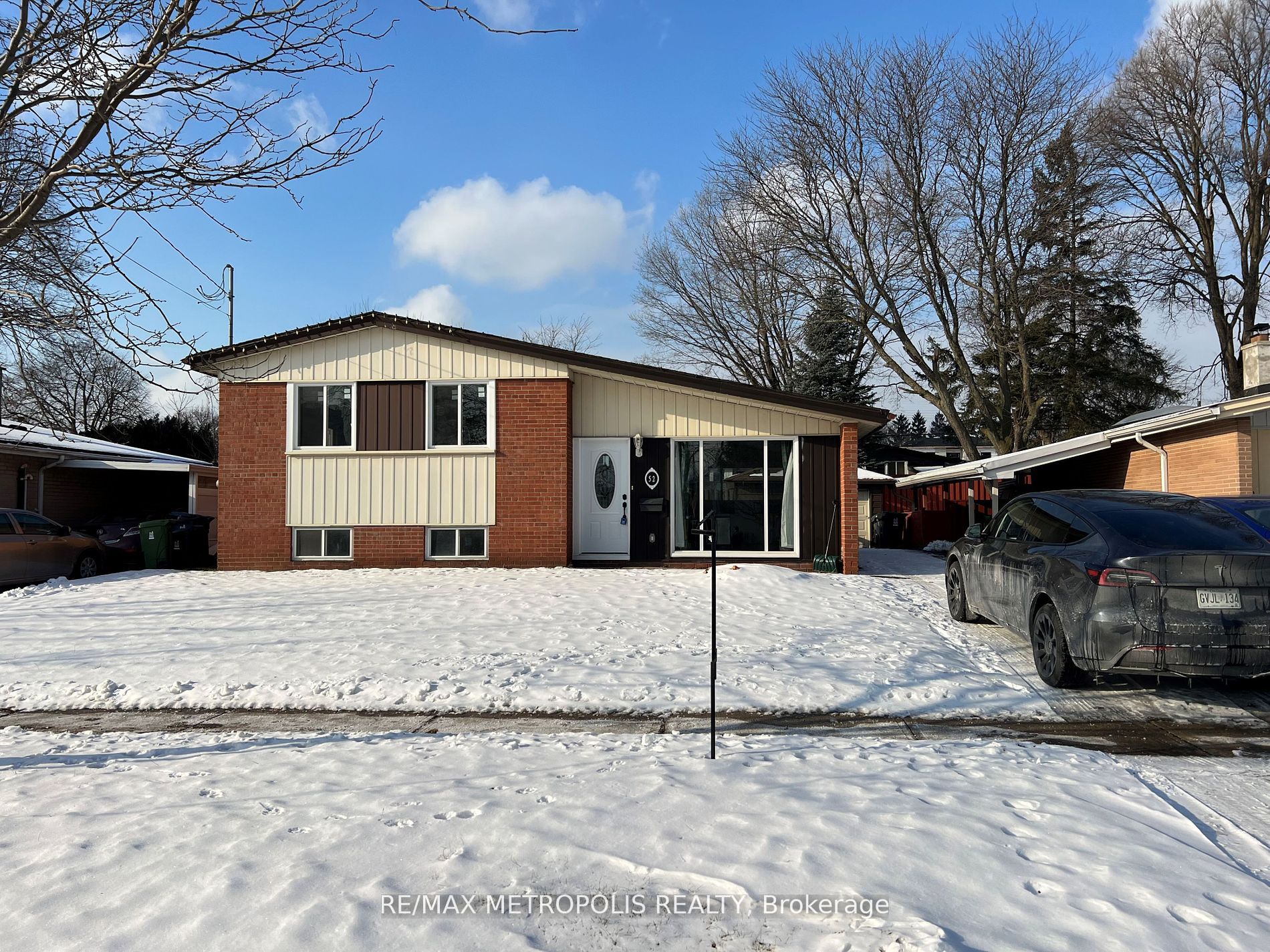 52 Benleigh Drive Main, Toronto, ON M1H 1J5