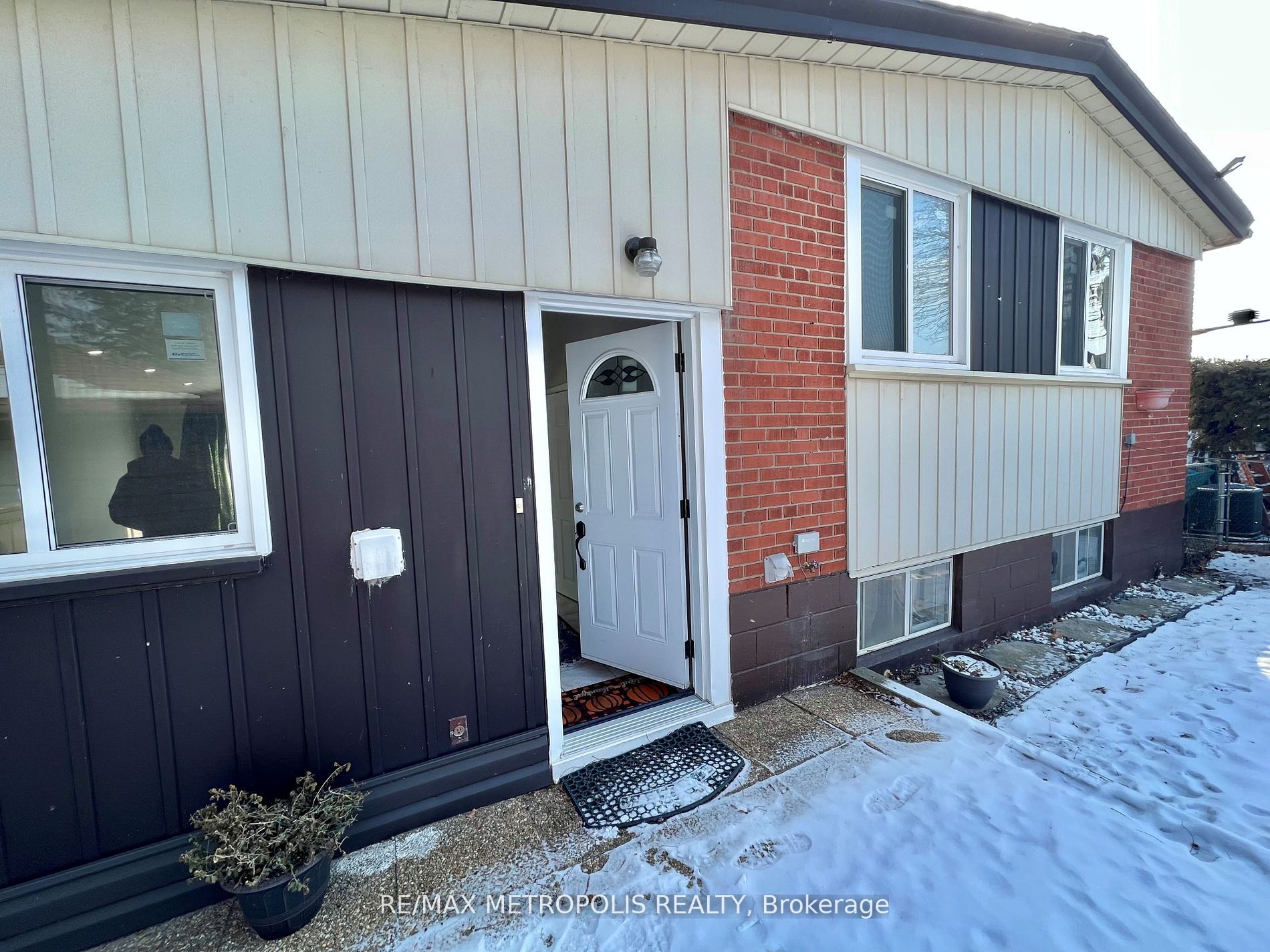 52 Benleigh Drive Main, Toronto, ON M1H 1J5 photo 2