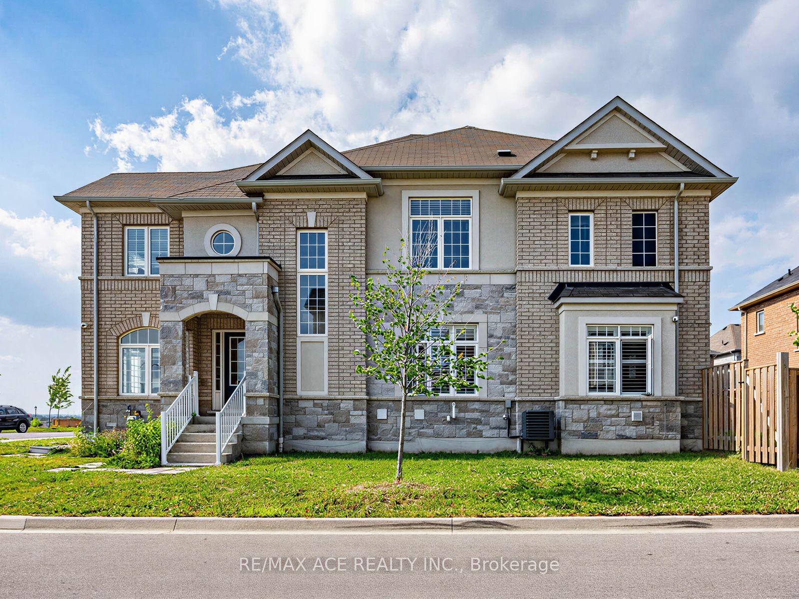 35 Turnerbury Avenue, Ajax, ON L1Z 0S8