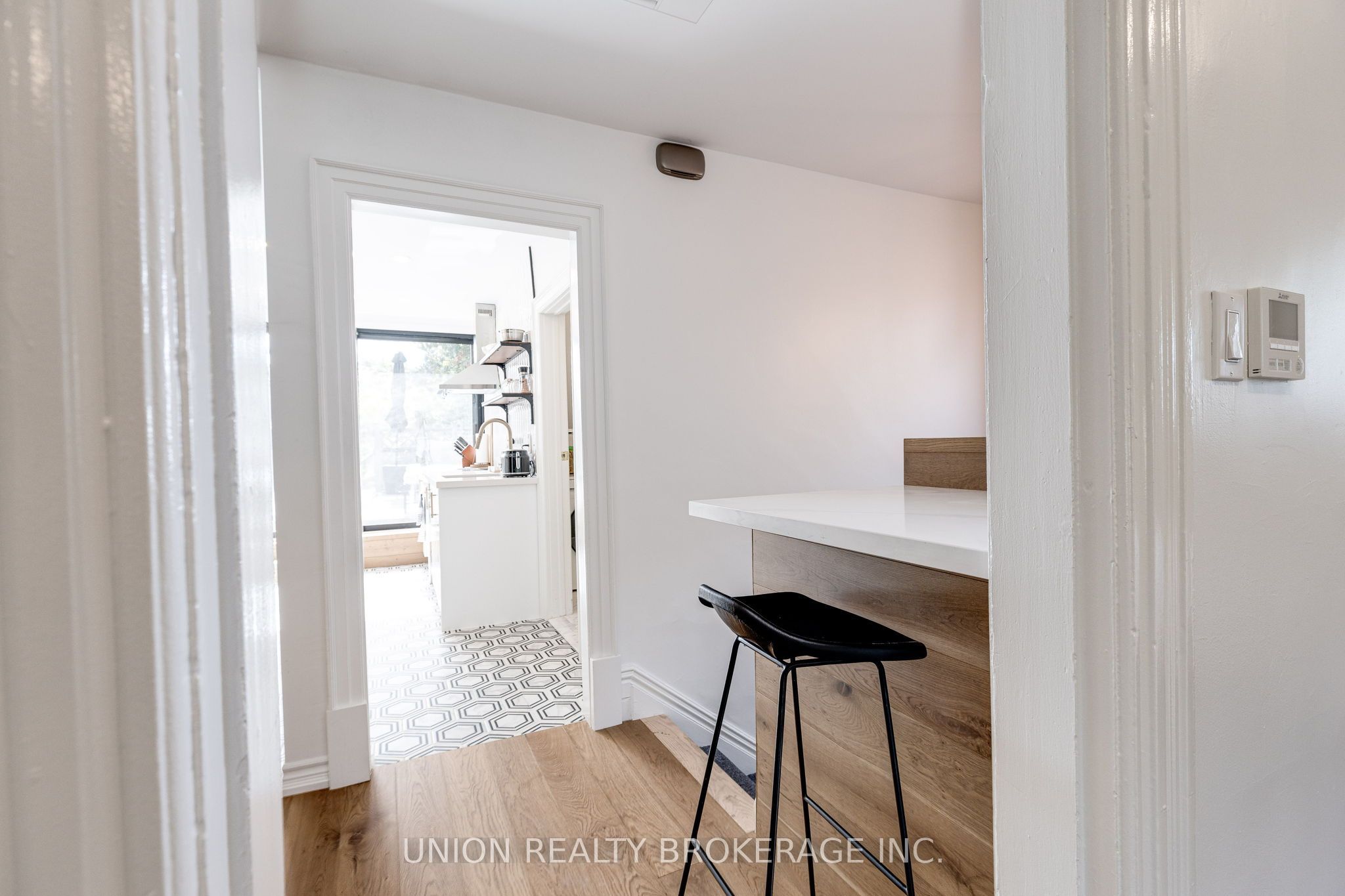 3 Withrow Avenue 300, Toronto, ON M4K 1C8 photo 5