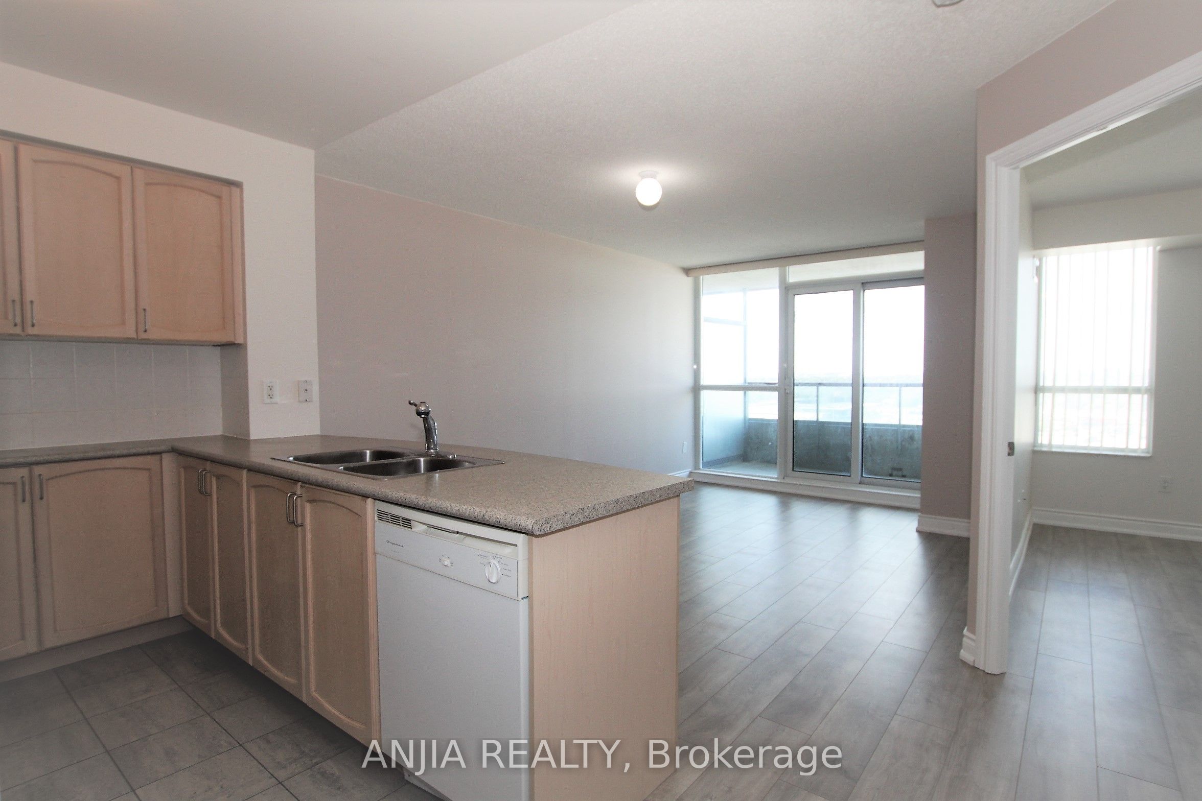 50 Brian Harrison Way 1605, Toronto, ON M1P 5J4 photo 5
