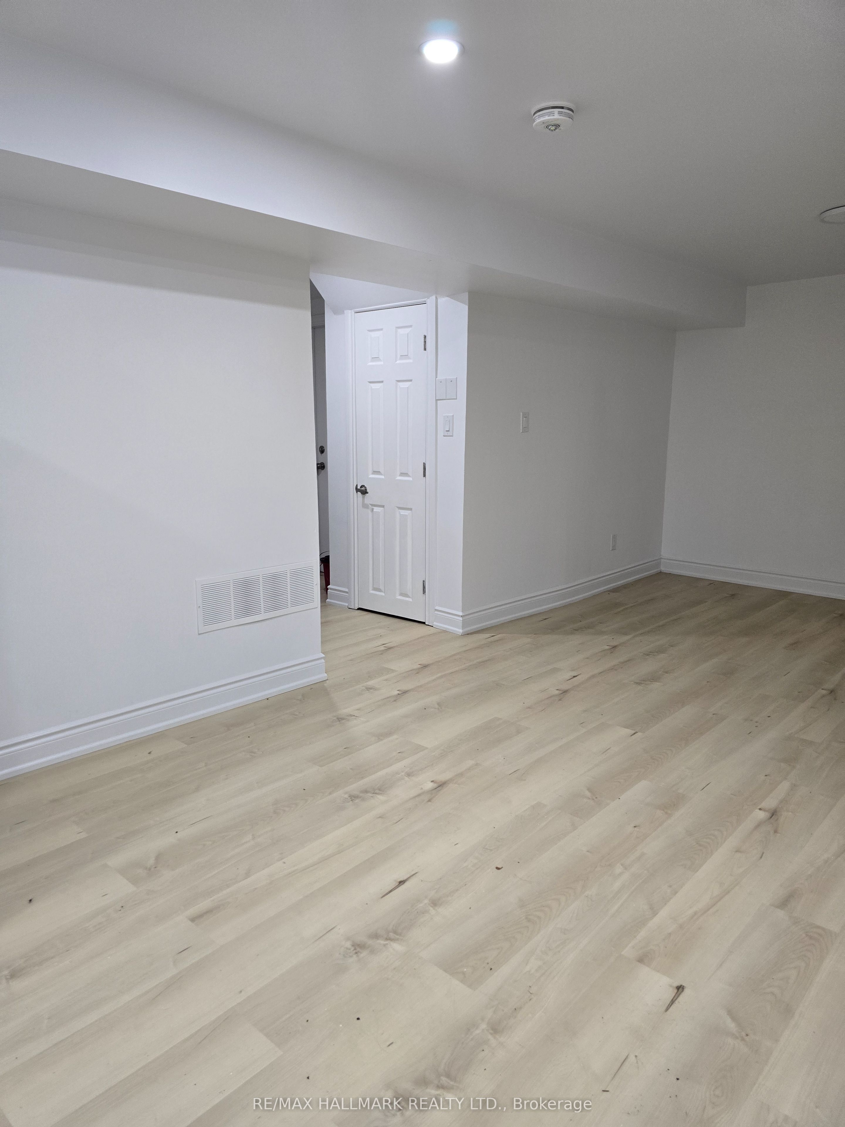 262 Lupin Drive (Basement), Whitby, ON L1N 1Y1 photo 2