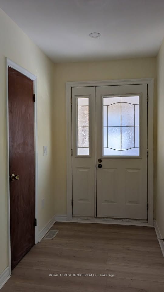 15 Beacham Crescent Main, Toronto, ON M1T 1M9 photo 3