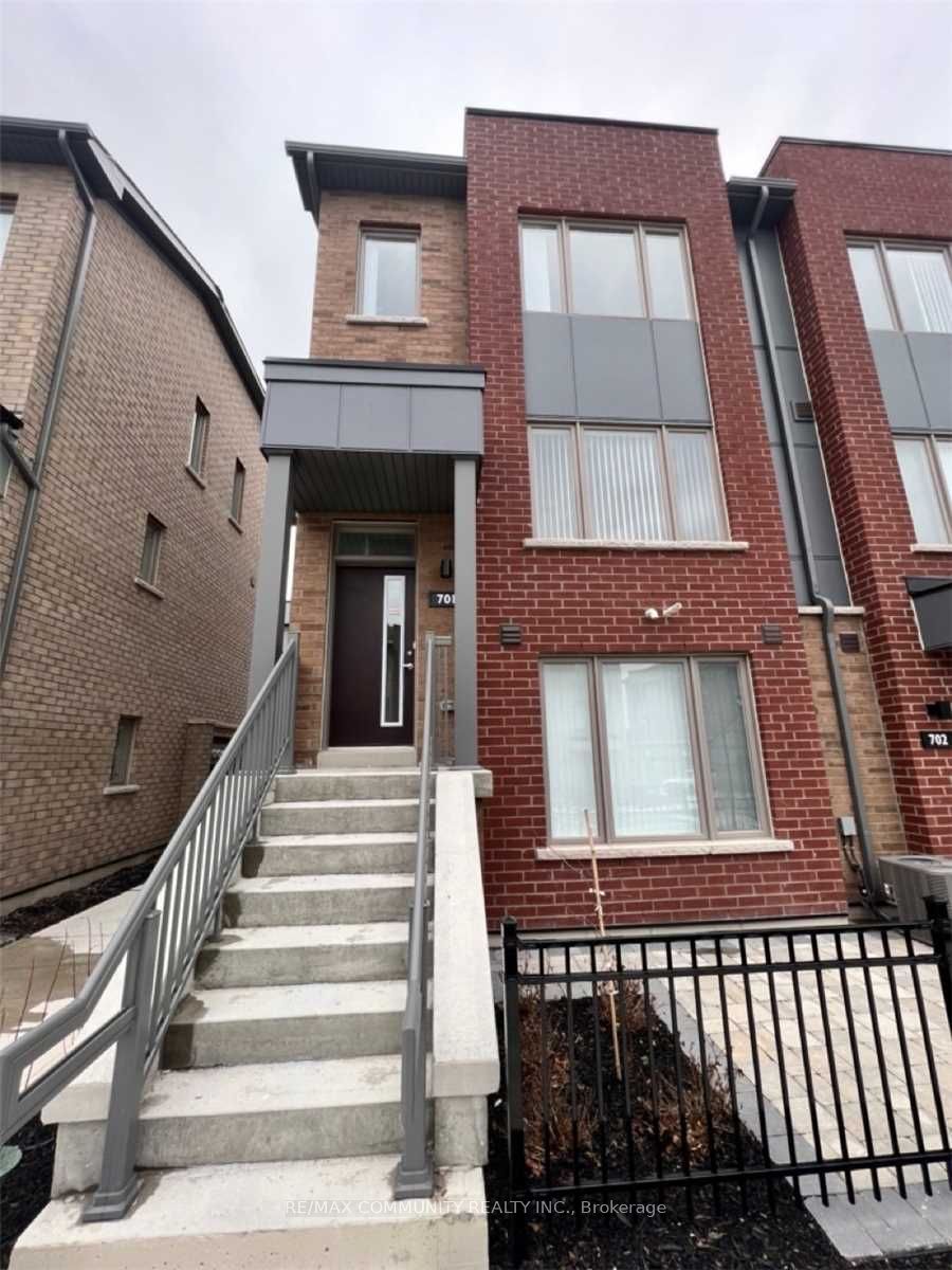 1525 Kingston Road 701, Pickering, ON L1V 0E9 photo 3