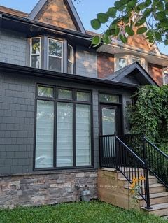 21 Alton Avenue Upper, Toronto, ON M4L 2M3