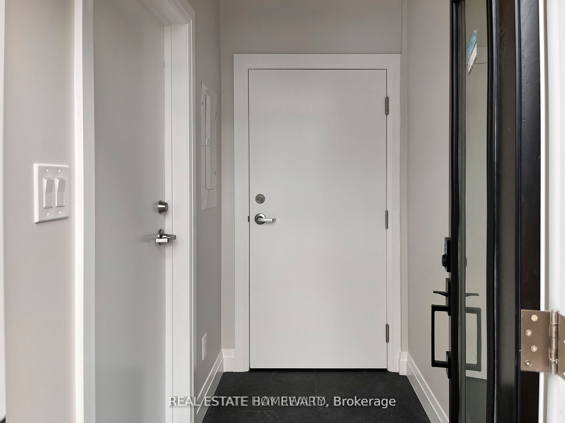 21 Alton Avenue Upper, Toronto, ON M4L 2M3 photo 5