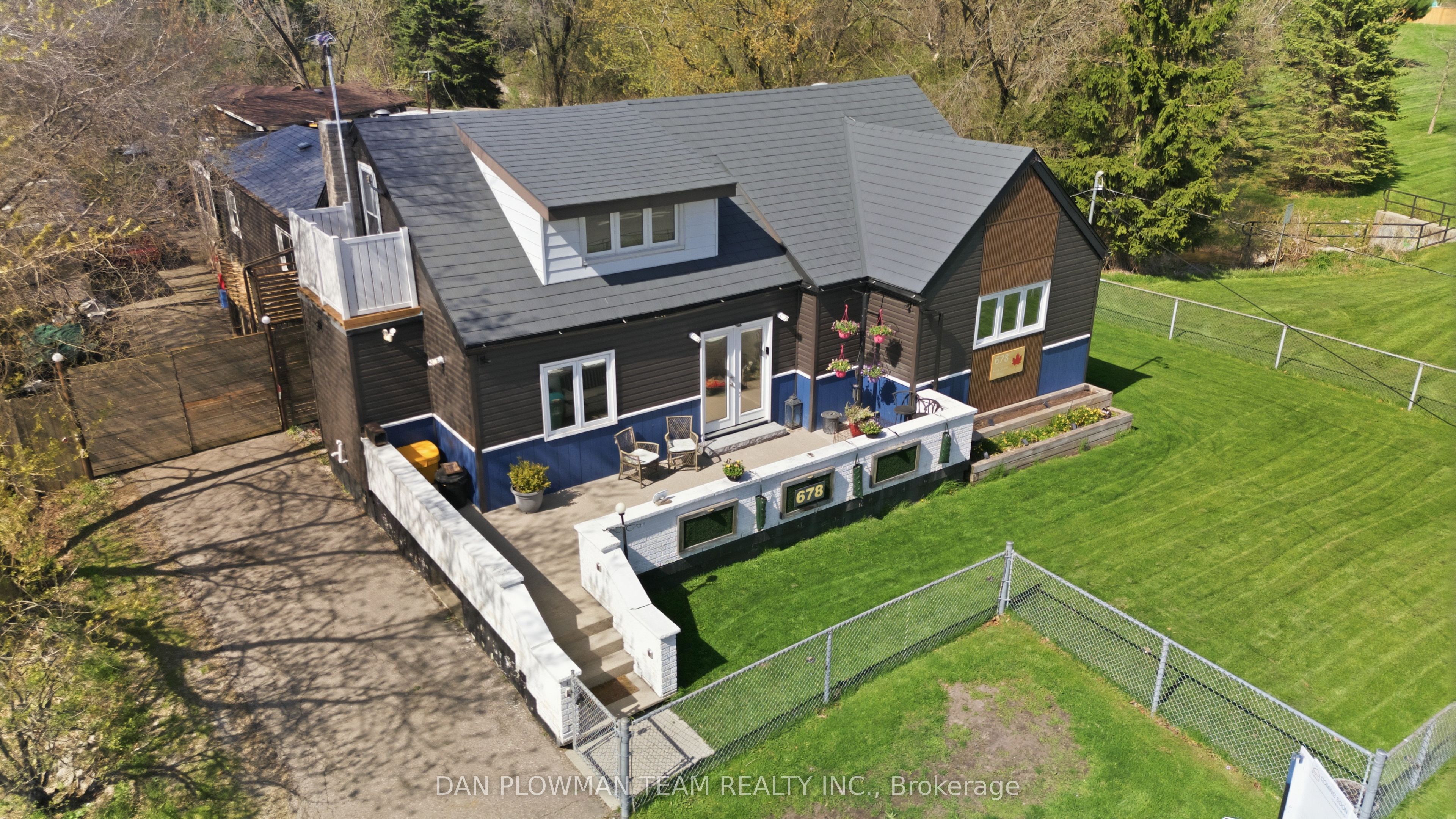 678 King Street W, Oshawa, ON L1J 2L3 photo 3