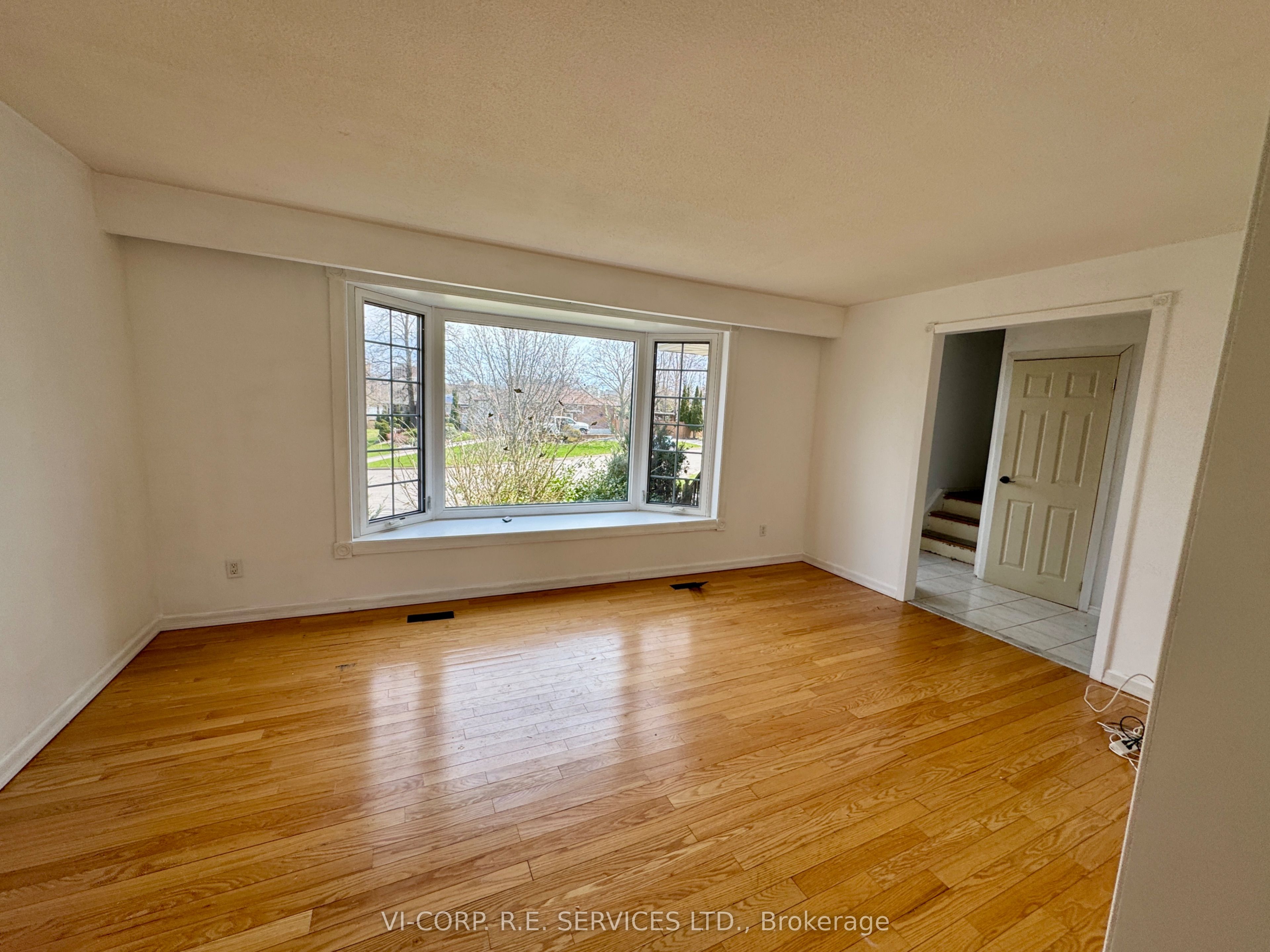 156 Gladstone Avenue, Oshawa, ON L1J 4E7 photo 3