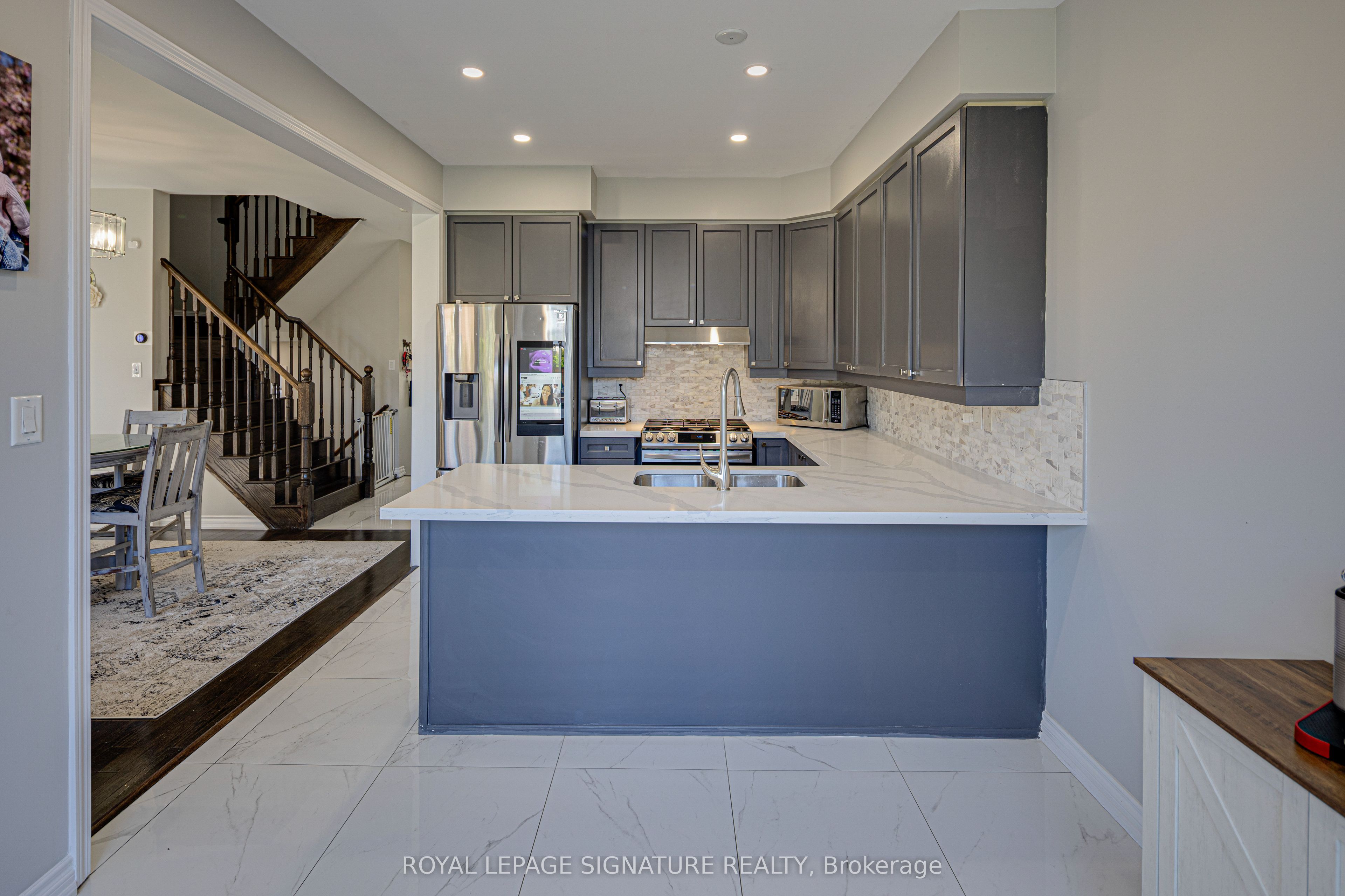 1832 Misthollow Drive, Pickering, ON L1X 0A7 photo 5