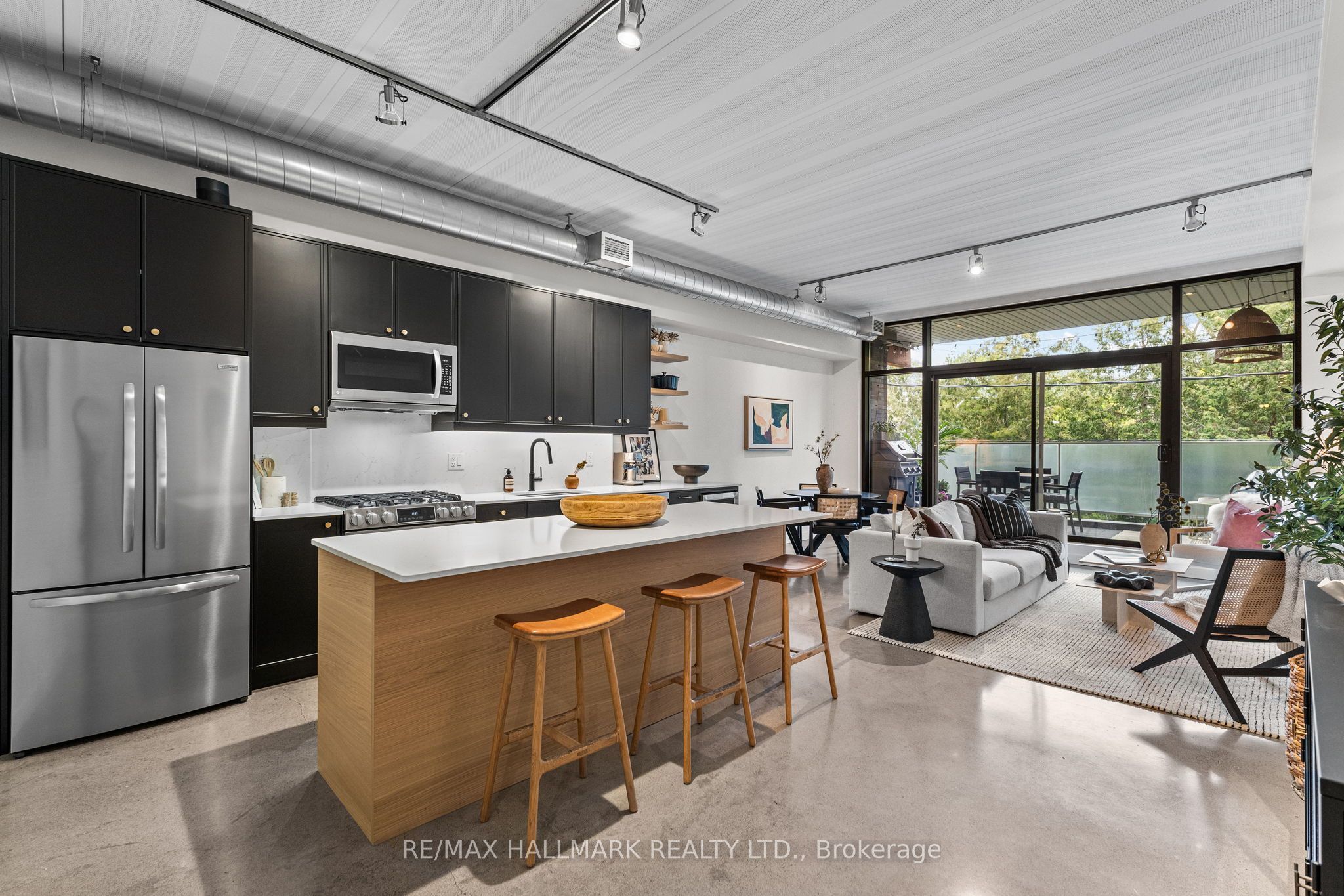 747 Queen Street E 202, Toronto, ON M4M 1H3 photo 2