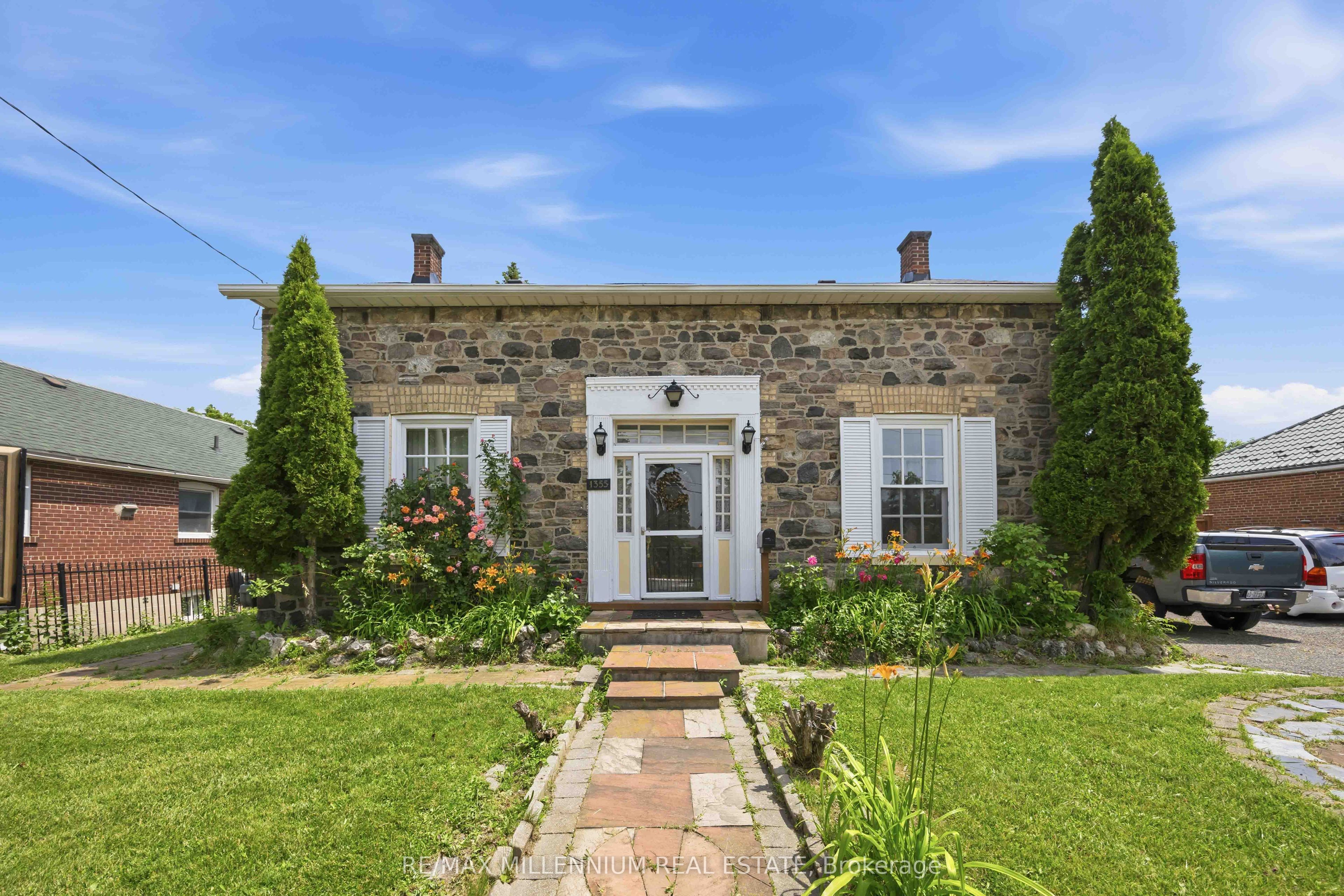 1355 Victoria Park Avenue, Toronto, ON M4B 2L5 photo 4
