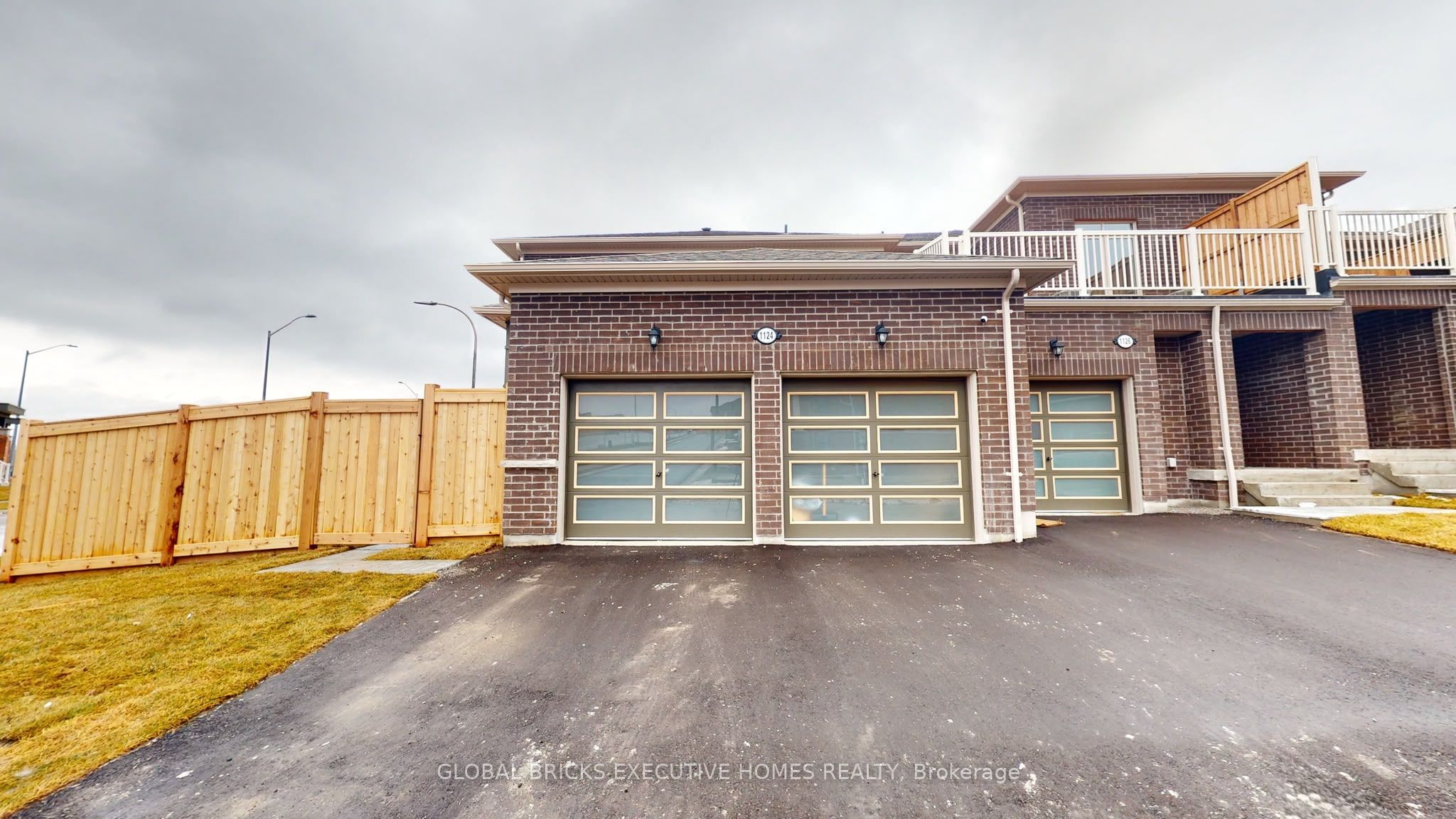 1124 Baltic Lane, Pickering, ON L1X 0G9 photo 2