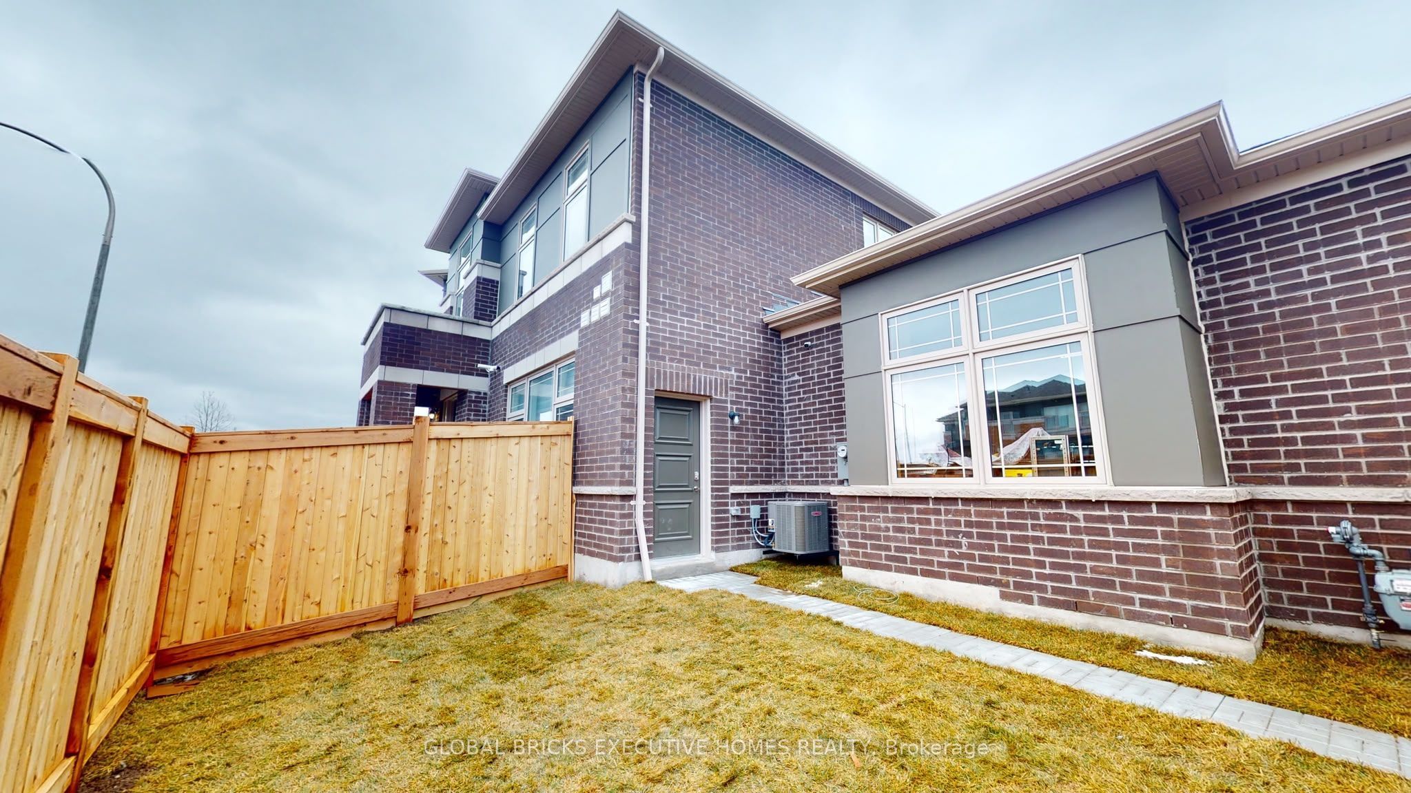1124 Baltic Lane, Pickering, ON L1X 0G9 photo 4