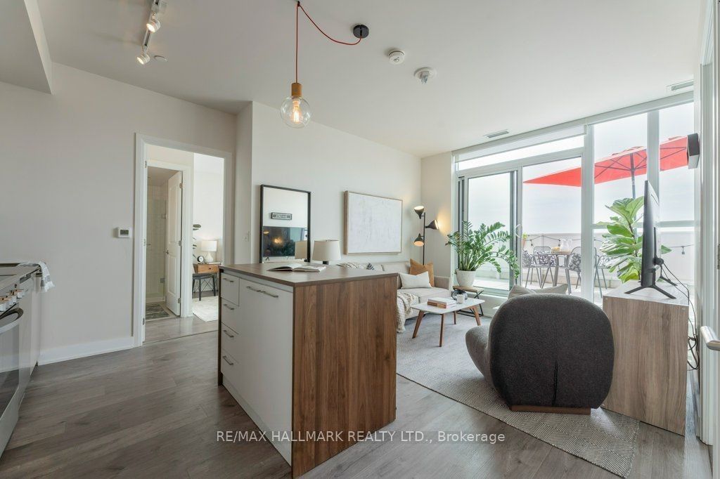 2301 Danforth Avenue 807, Toronto, ON M4C 0A7 photo 4
