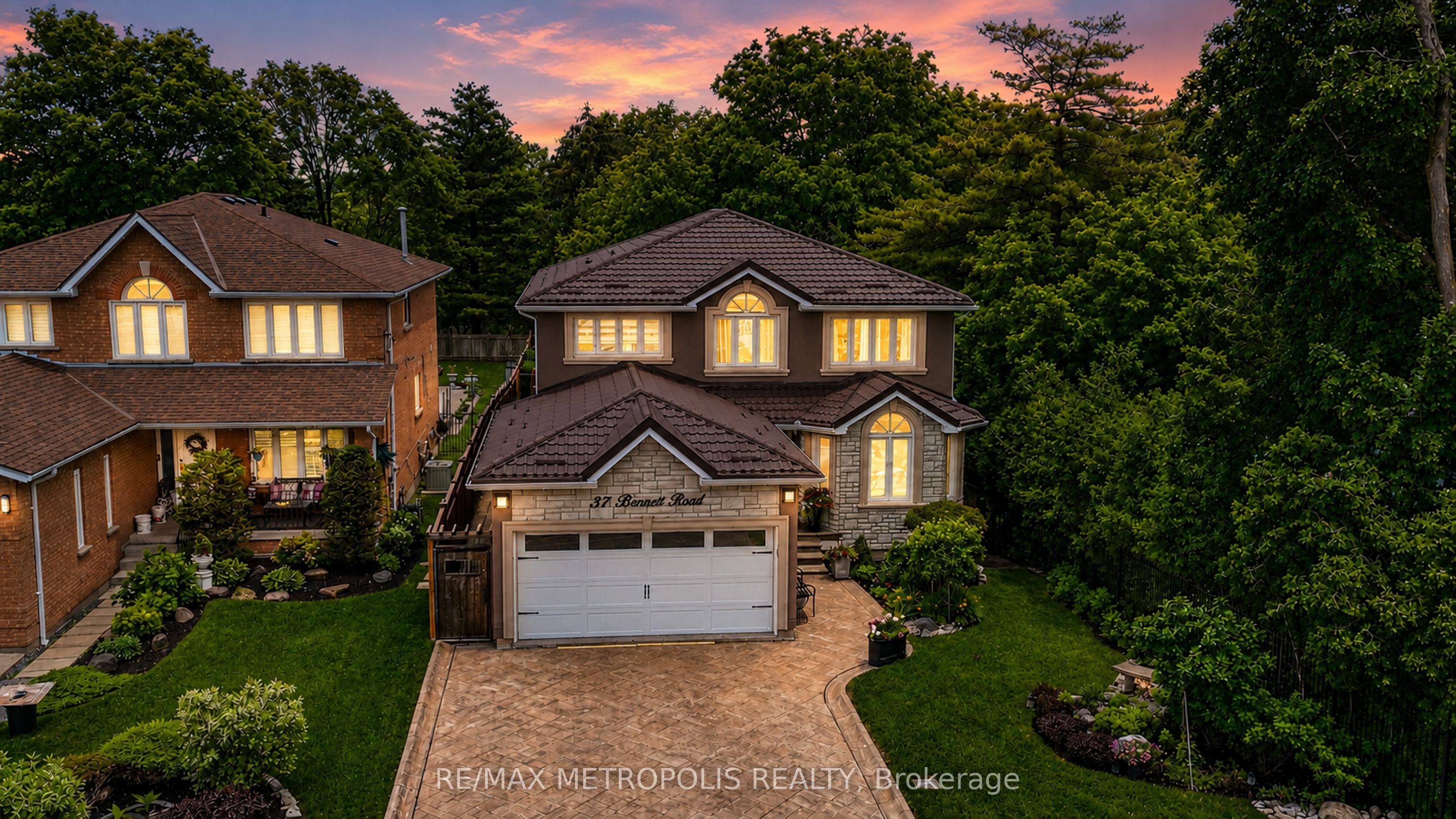37 Bennett Road, Toronto, ON M1E 3Y1
