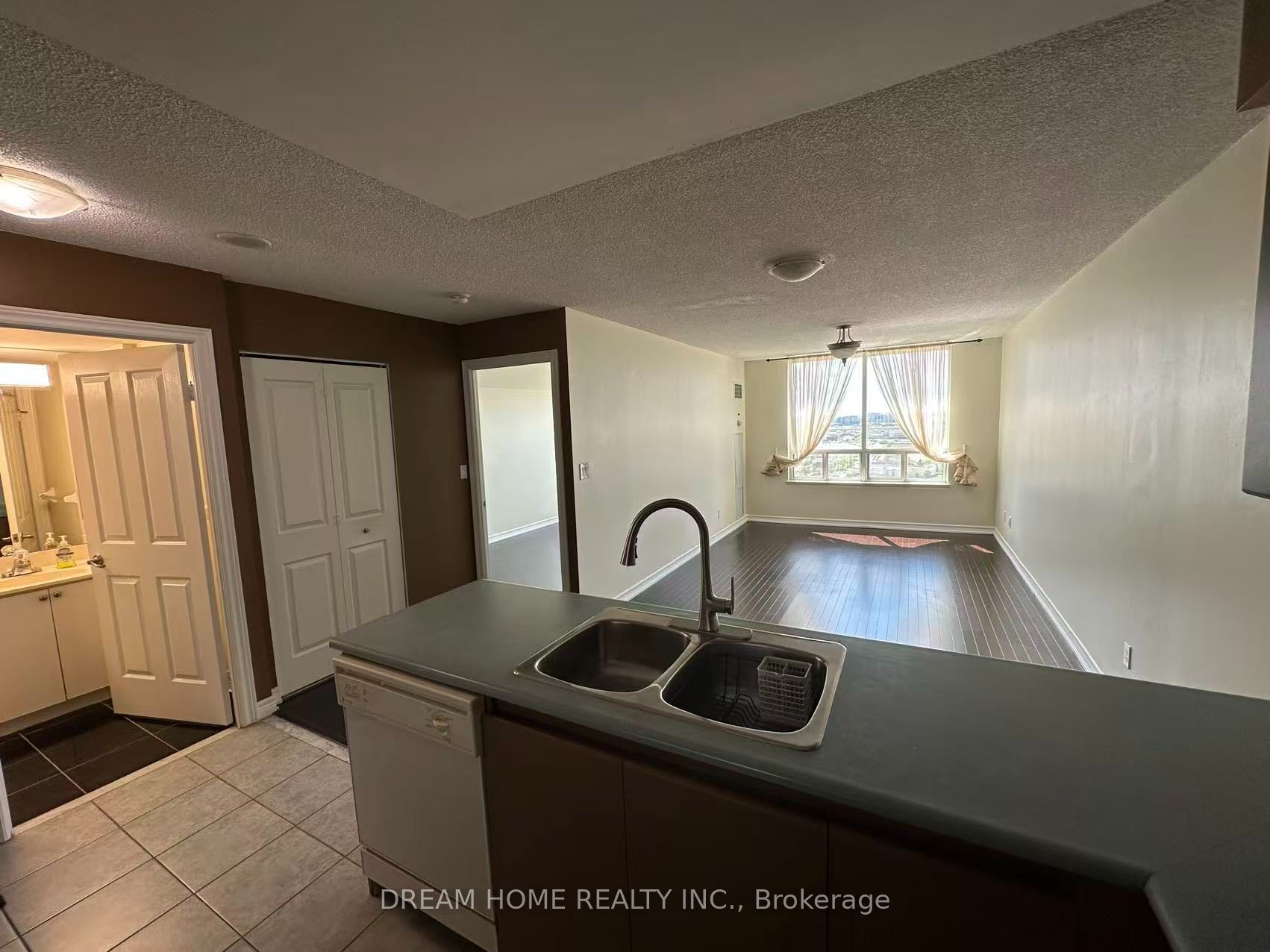 68 Corporate Drive 2323, Toronto, ON M1H 3H3 photo 4