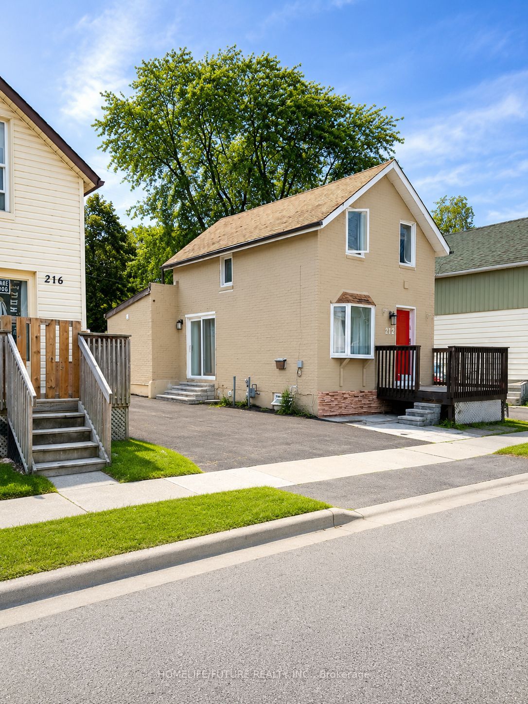 212 Court Street, Oshawa, ON L1H 4W7