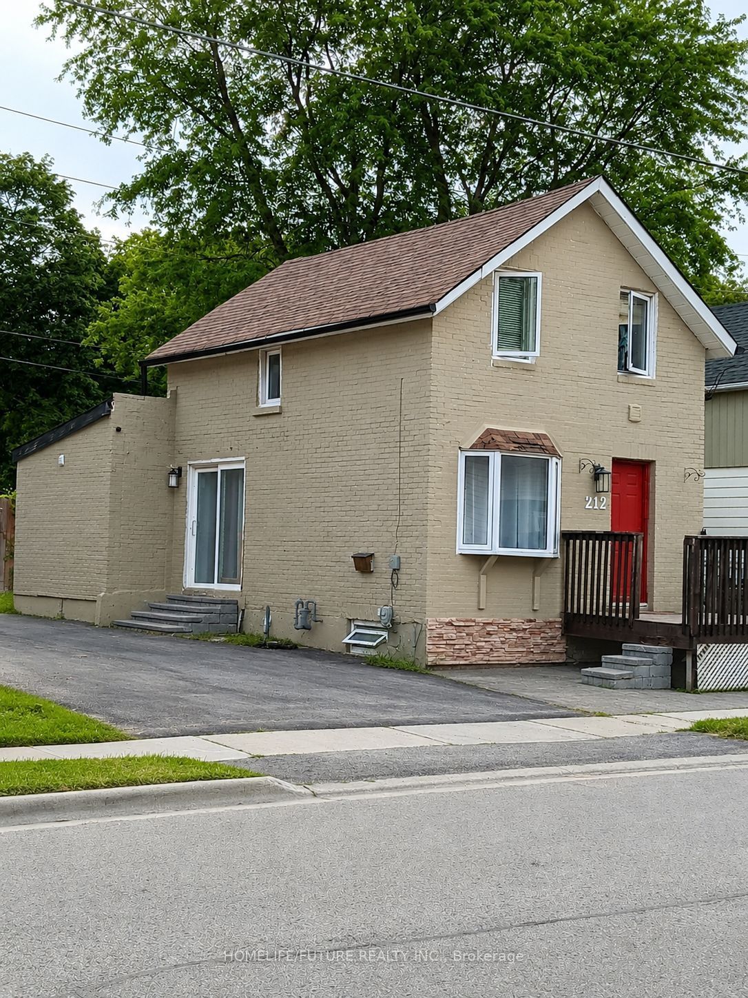 212 Court Street, Oshawa, ON L1H 4W7 photo 2