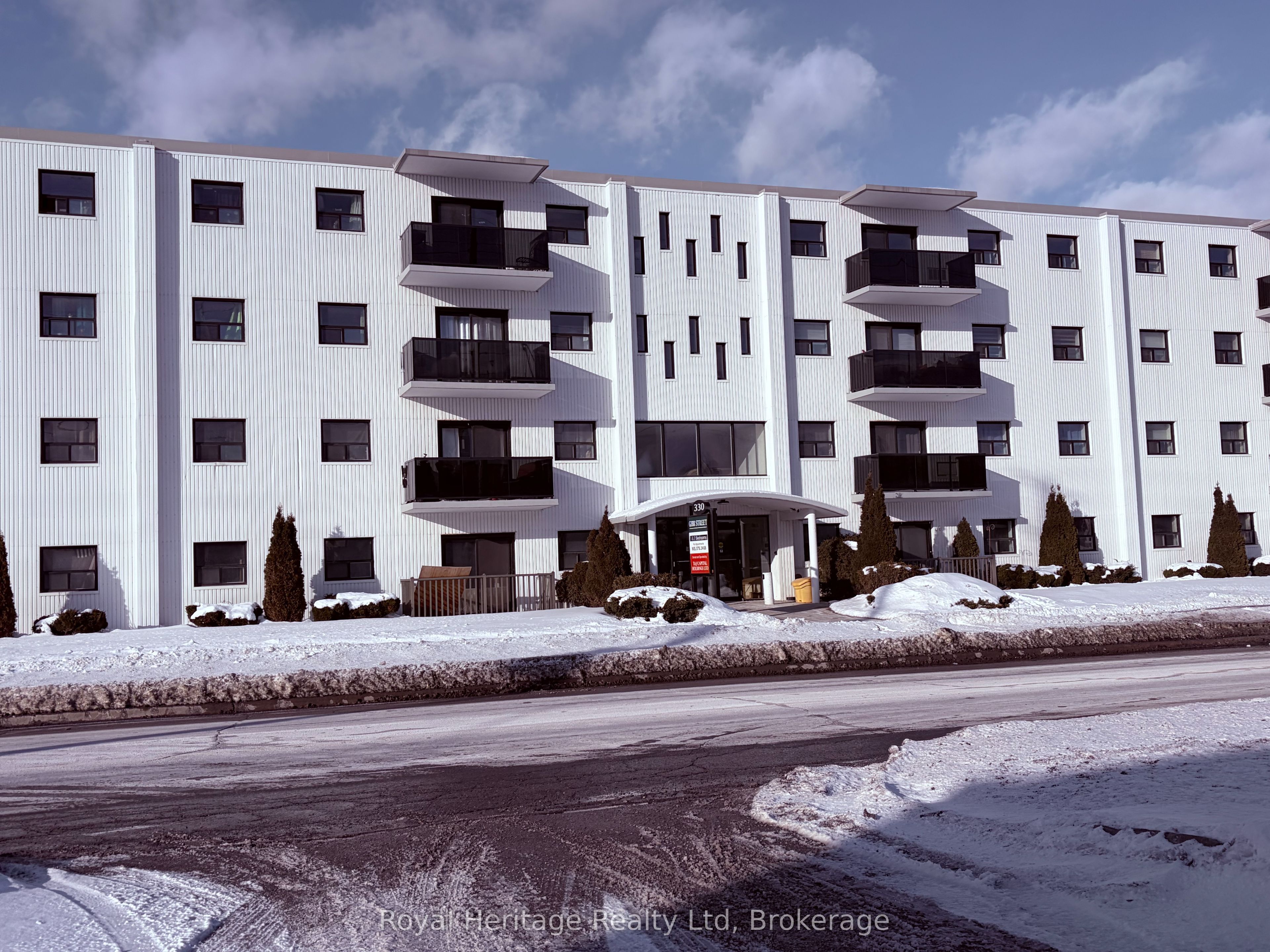 330 Gibb Street 305, Oshawa, ON L1J 1Z2 photo 4