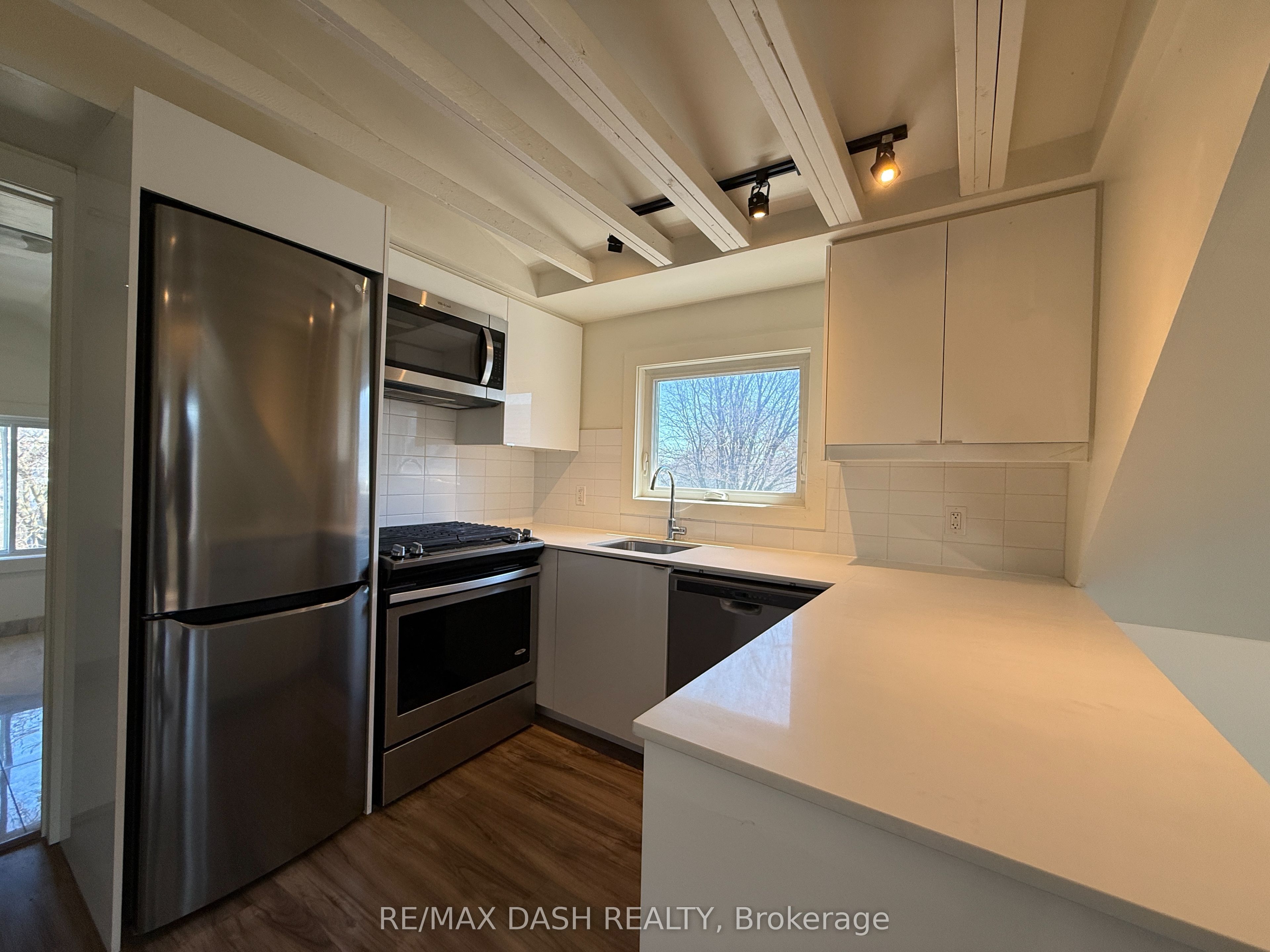 263 Boston Avenue 4, Toronto, ON M4M 2V4