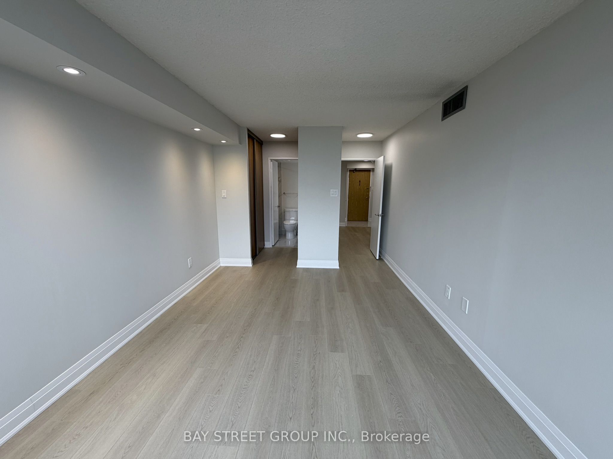 300 Alton Towers Circle 807, Toronto, ON M1V 4X9 photo 4