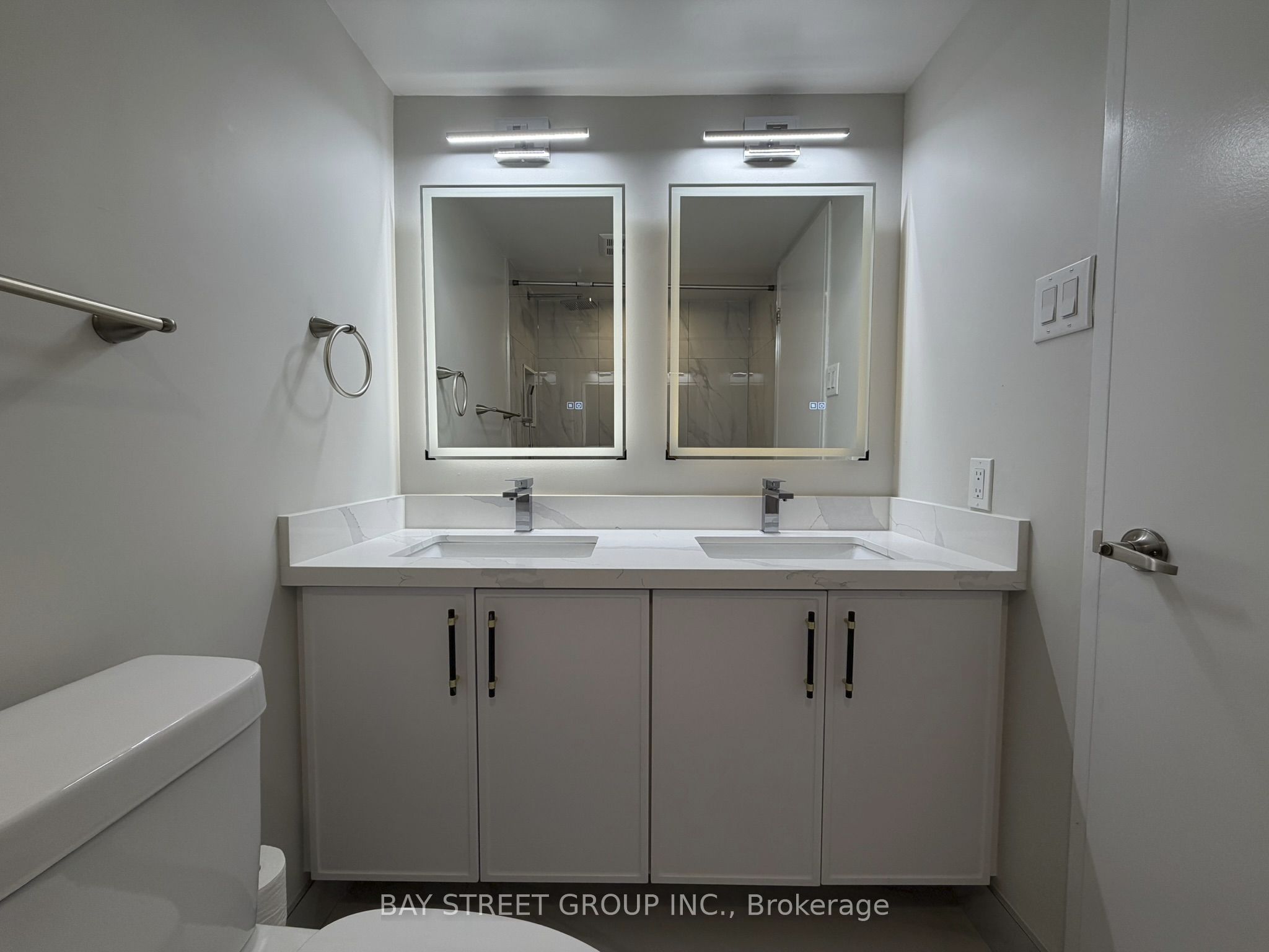 300 Alton Towers Circle 807, Toronto, ON M1V 4X9 photo 5
