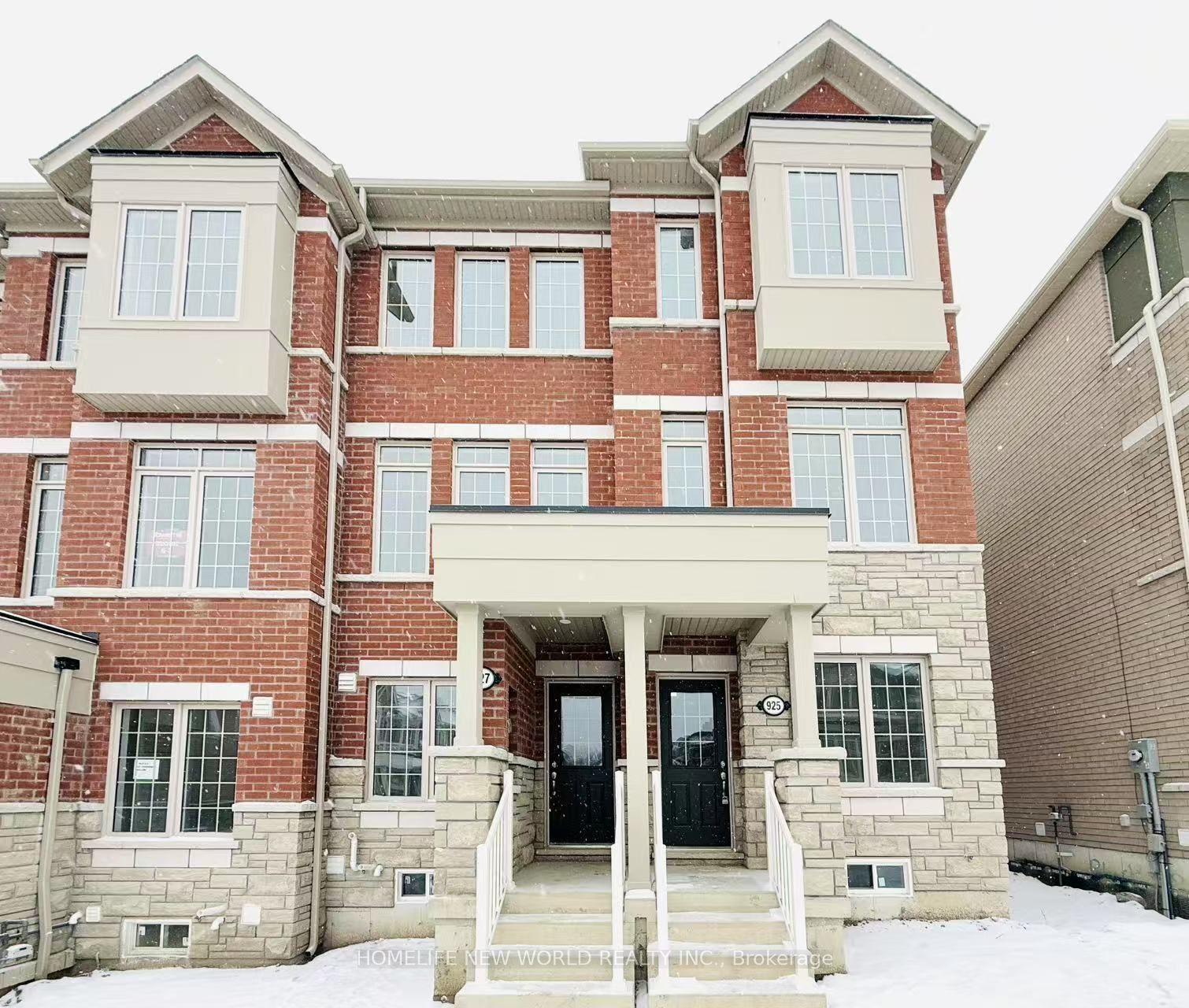 925 Crowsnest Hollow, Pickering, ON L1X 0P4