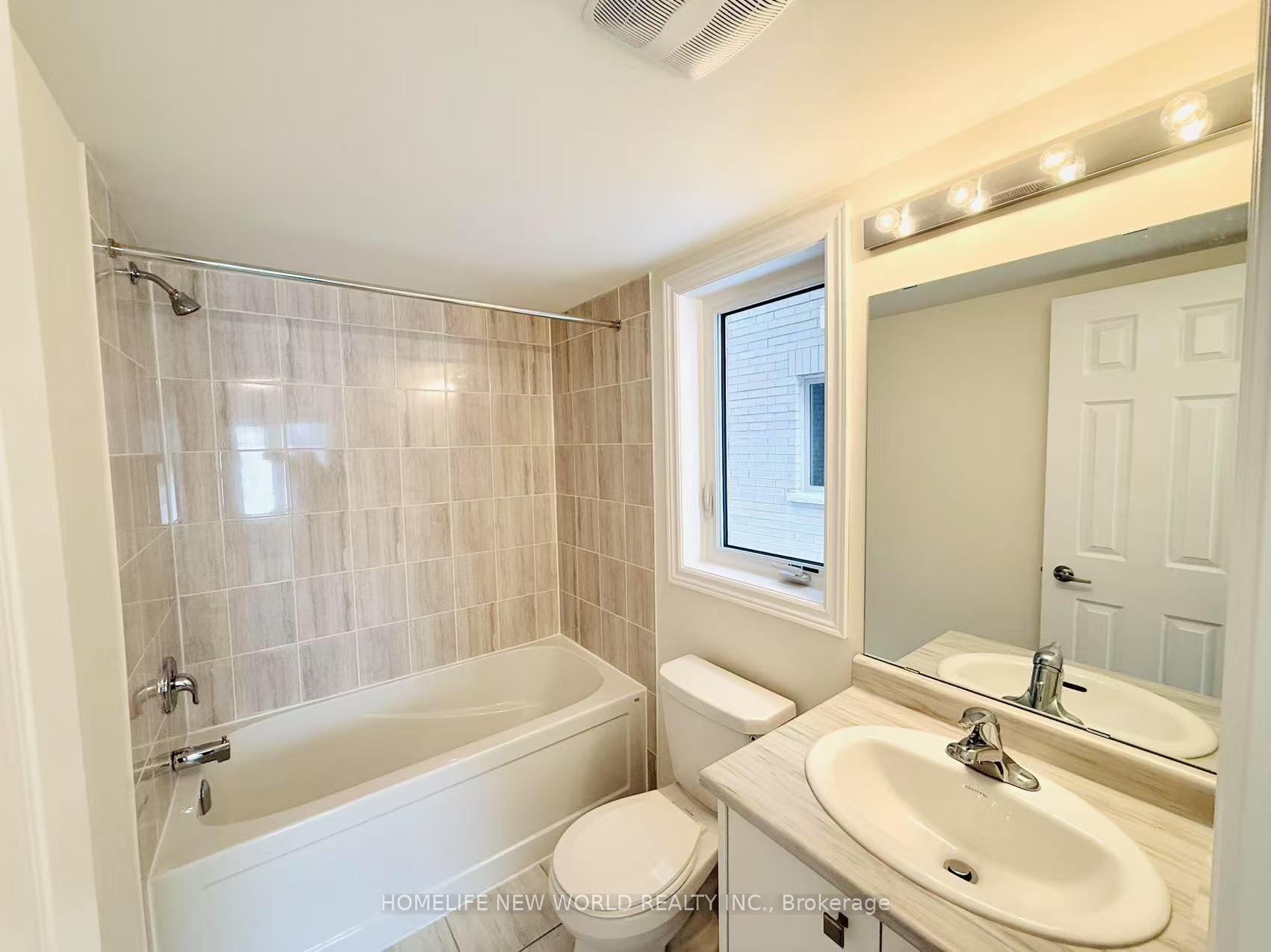 925 Crowsnest Hollow, Pickering, ON L1X 0P4 photo 4