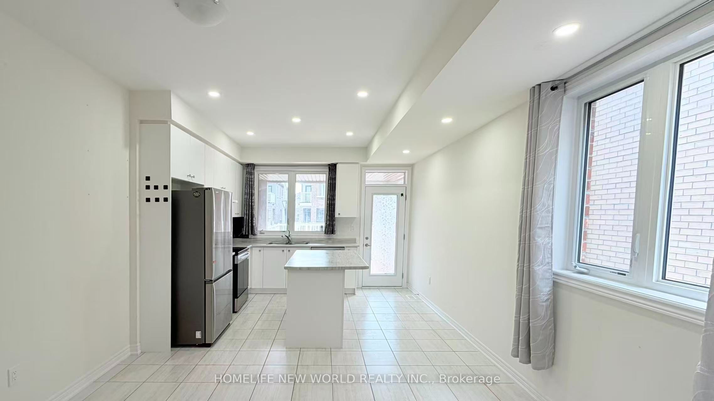 925 Crowsnest Hollow, Pickering, ON L1X 0P4 photo 5