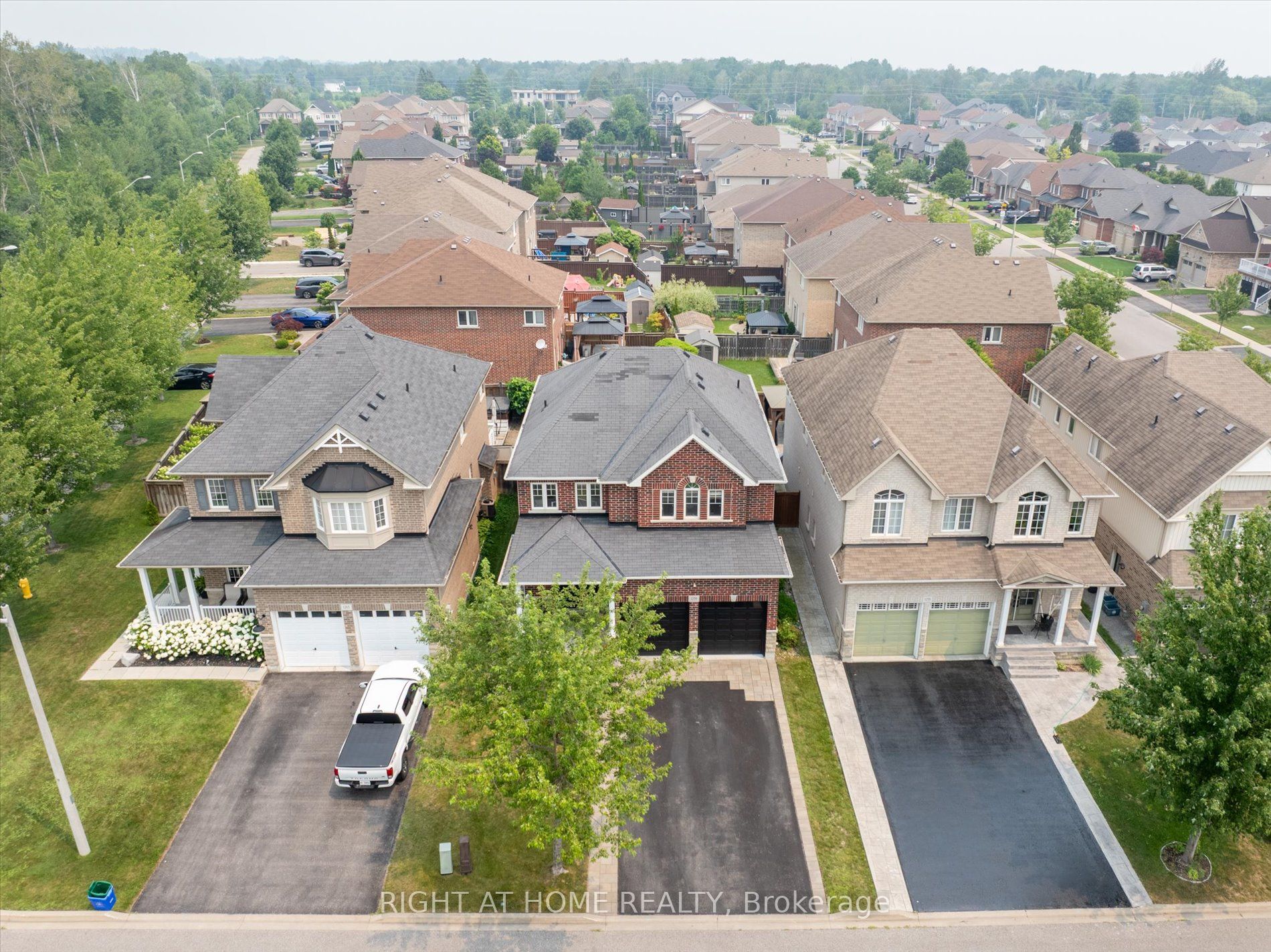 1259 Aldsworth Crescent, Oshawa, ON L1K 0S5 photo 2
