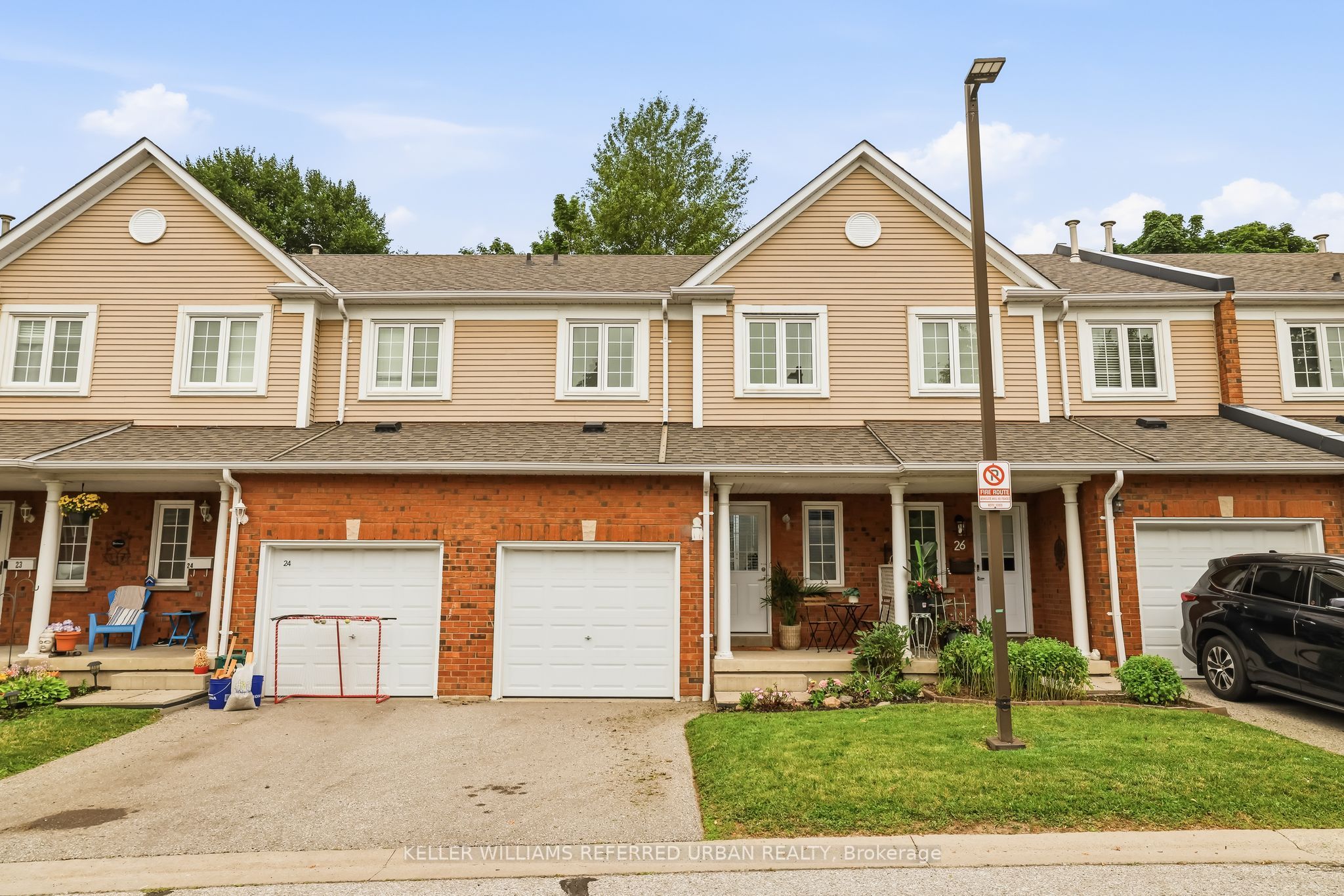 10 Bassett Boulevard 25, Whitby, ON L1N 9C3 photo 2