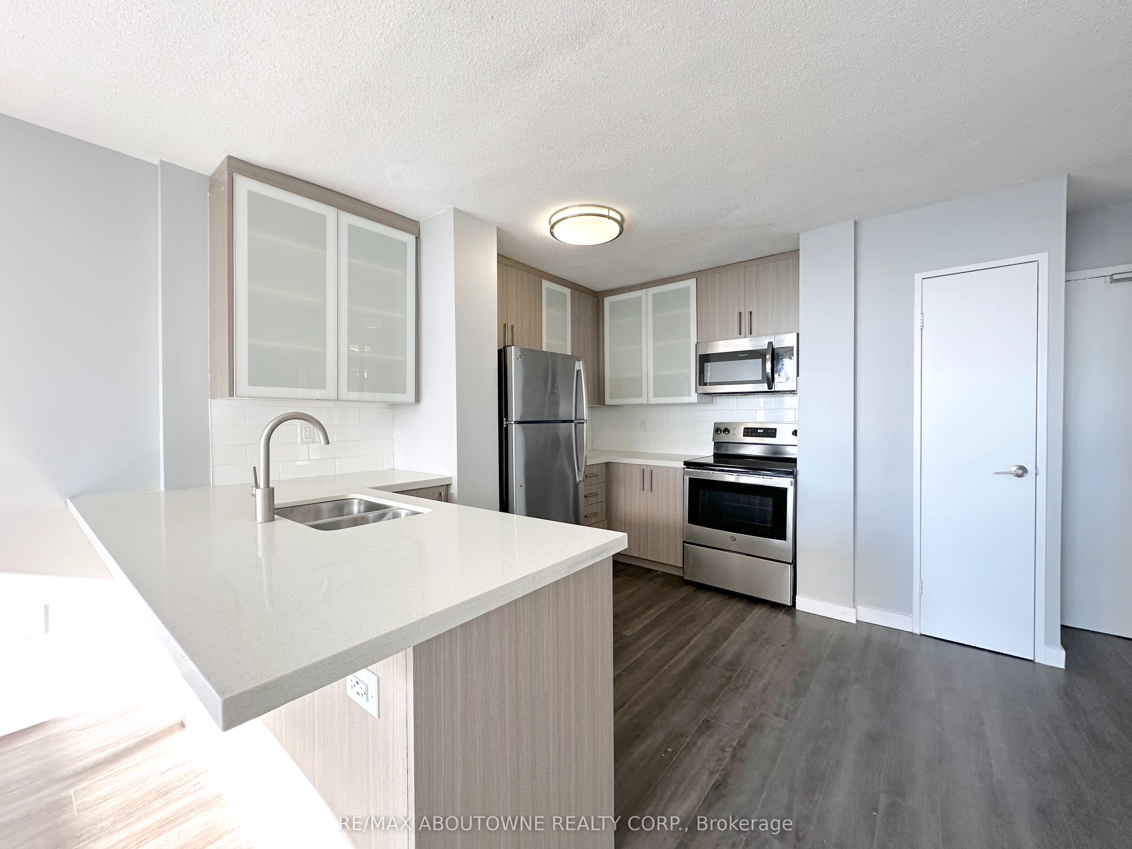255 Main Street 211, Toronto, ON M4C 4X2 photo 3