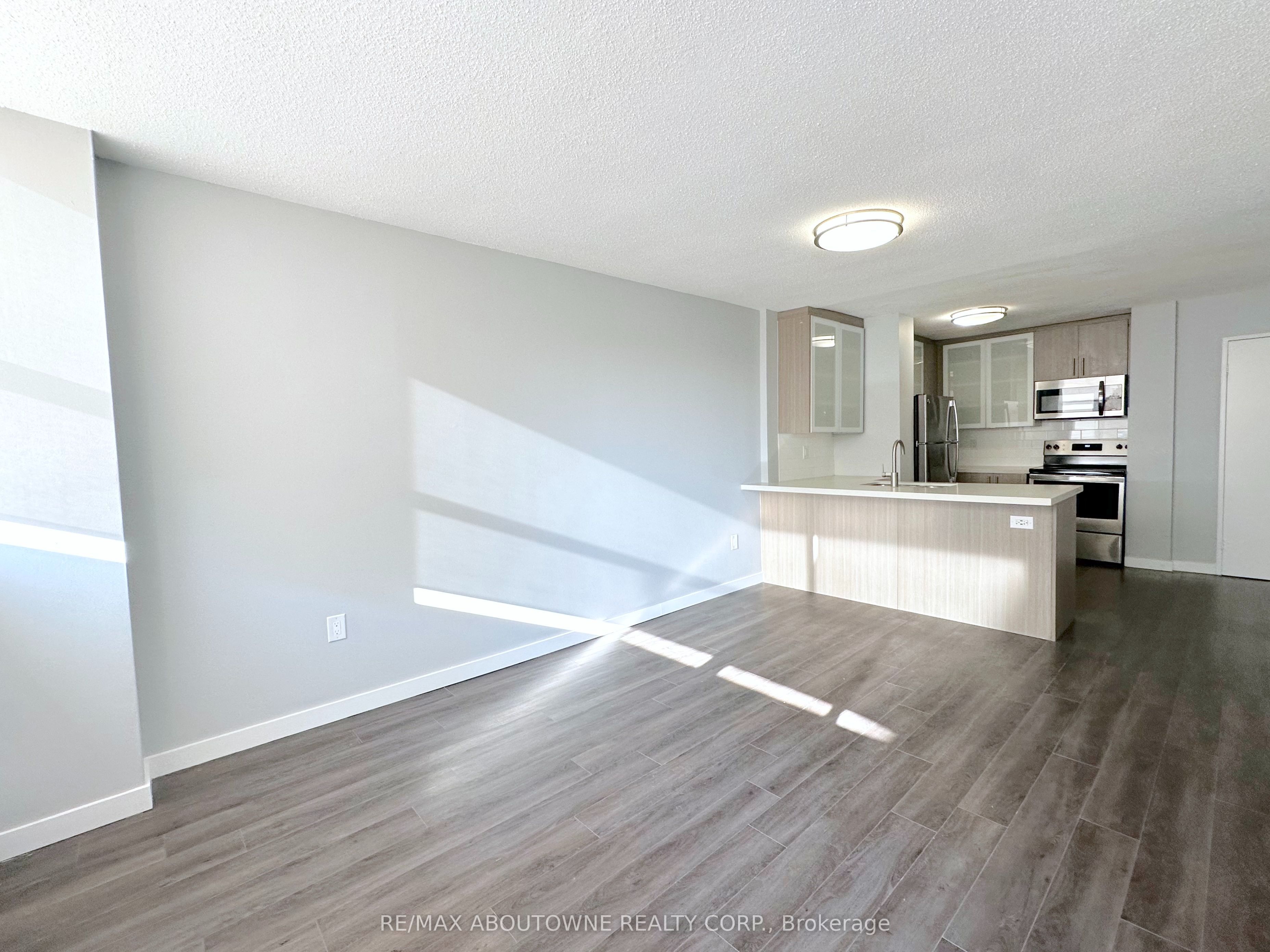 255 Main Street 211, Toronto, ON M4C 4X2 photo 5