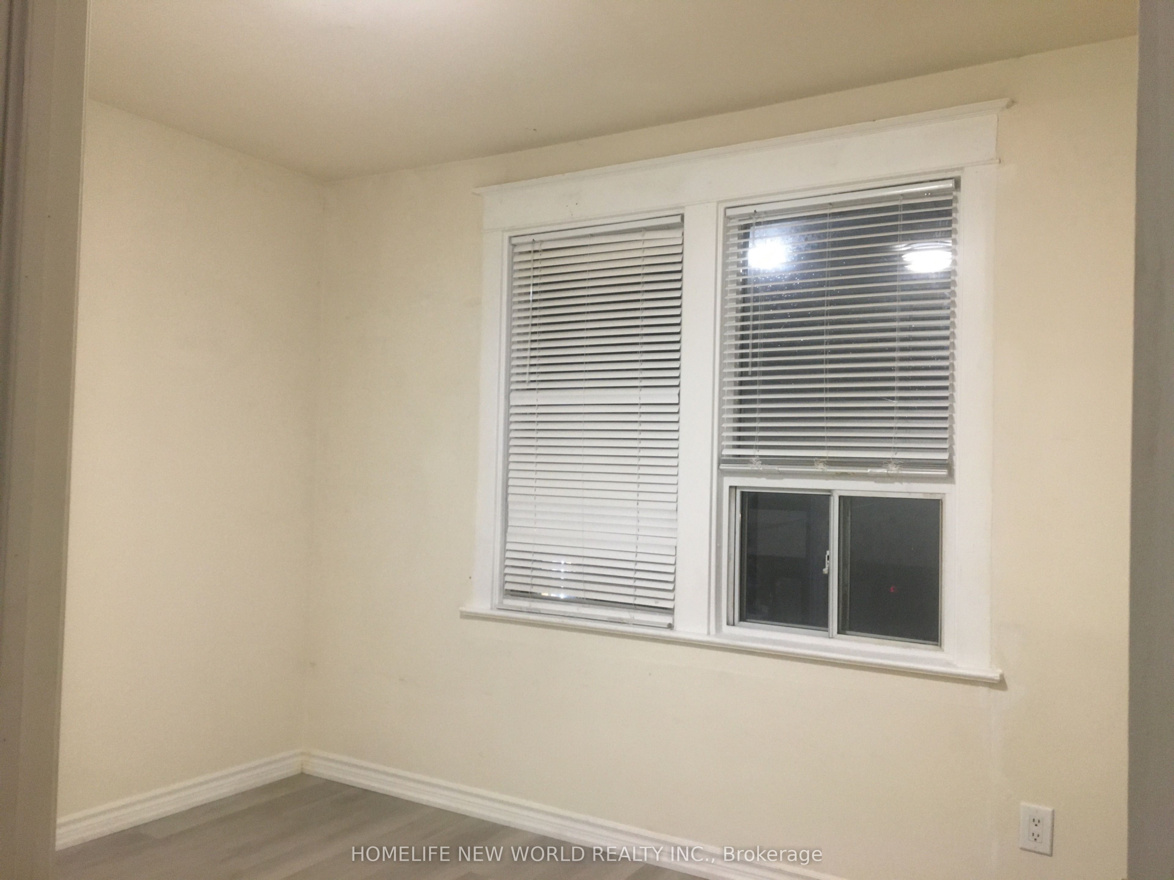 270 Coxwell Avenue B, Toronto, ON M4L 3B6 photo 5