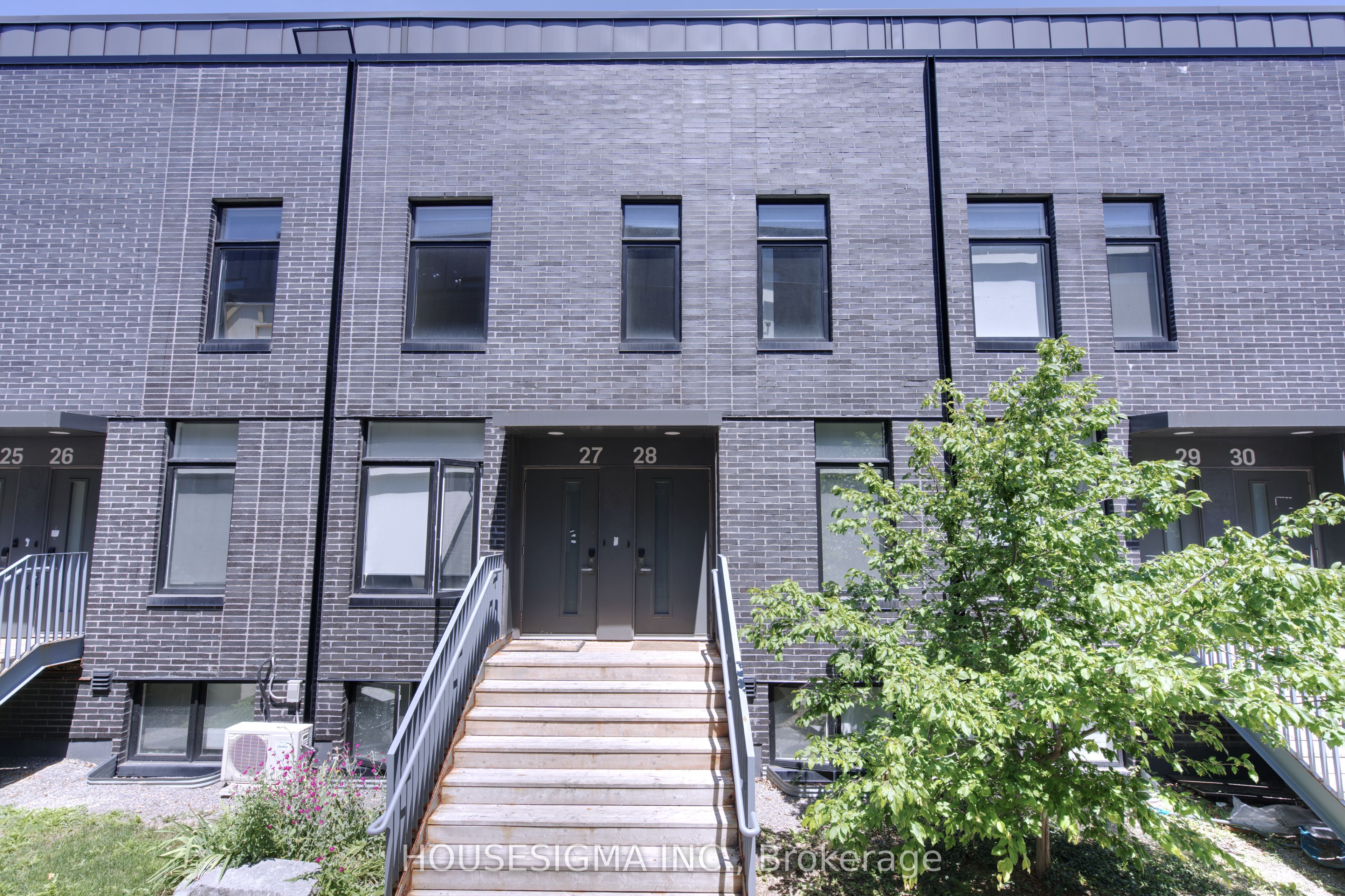 1720 Simcoe Street N 28, Oshawa, ON L1G 0C3